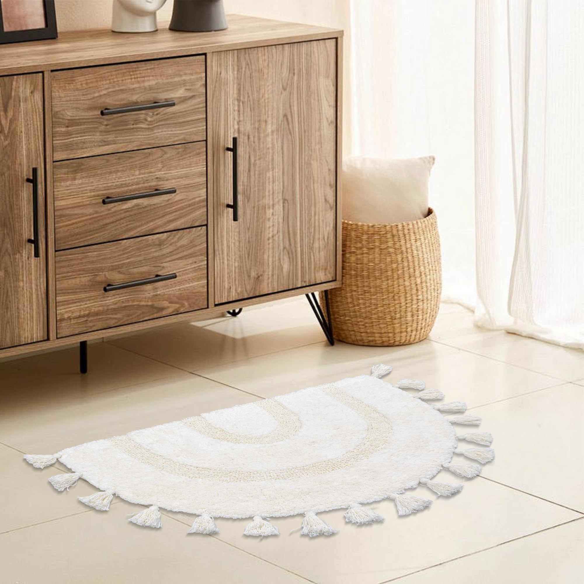 Tappeto da bagno Boho con nappe in cotone intrecciato a mano, tappetino da bagno a mezzo cerchio, tappeto da bagno lavabile in stile boho, per bagno, doccia, vasca (White)