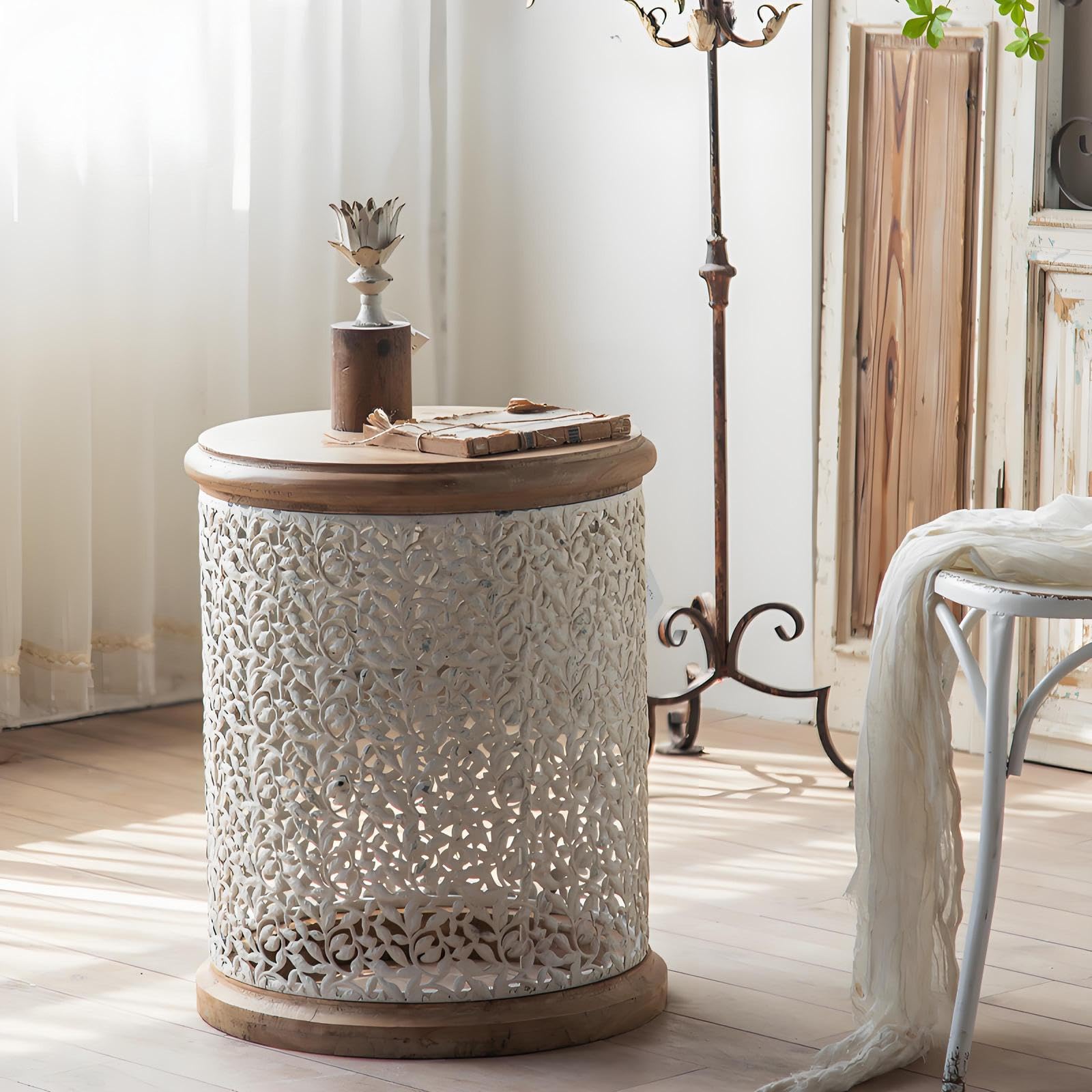 Mesa auxiliar French Country de madera envejecida con acabado rústico artesanal