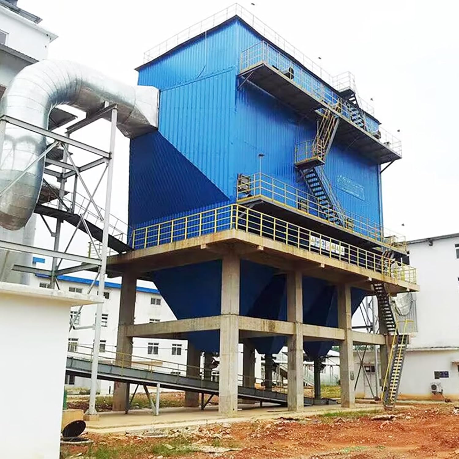 Roller Conveyor Type Shot Blasting Machine, Suitable for Batch Processing in Steel Pipe Manufacturing Facilities, Heavy Duty Industrial Equipment for Metal Workpieces Pretreatment