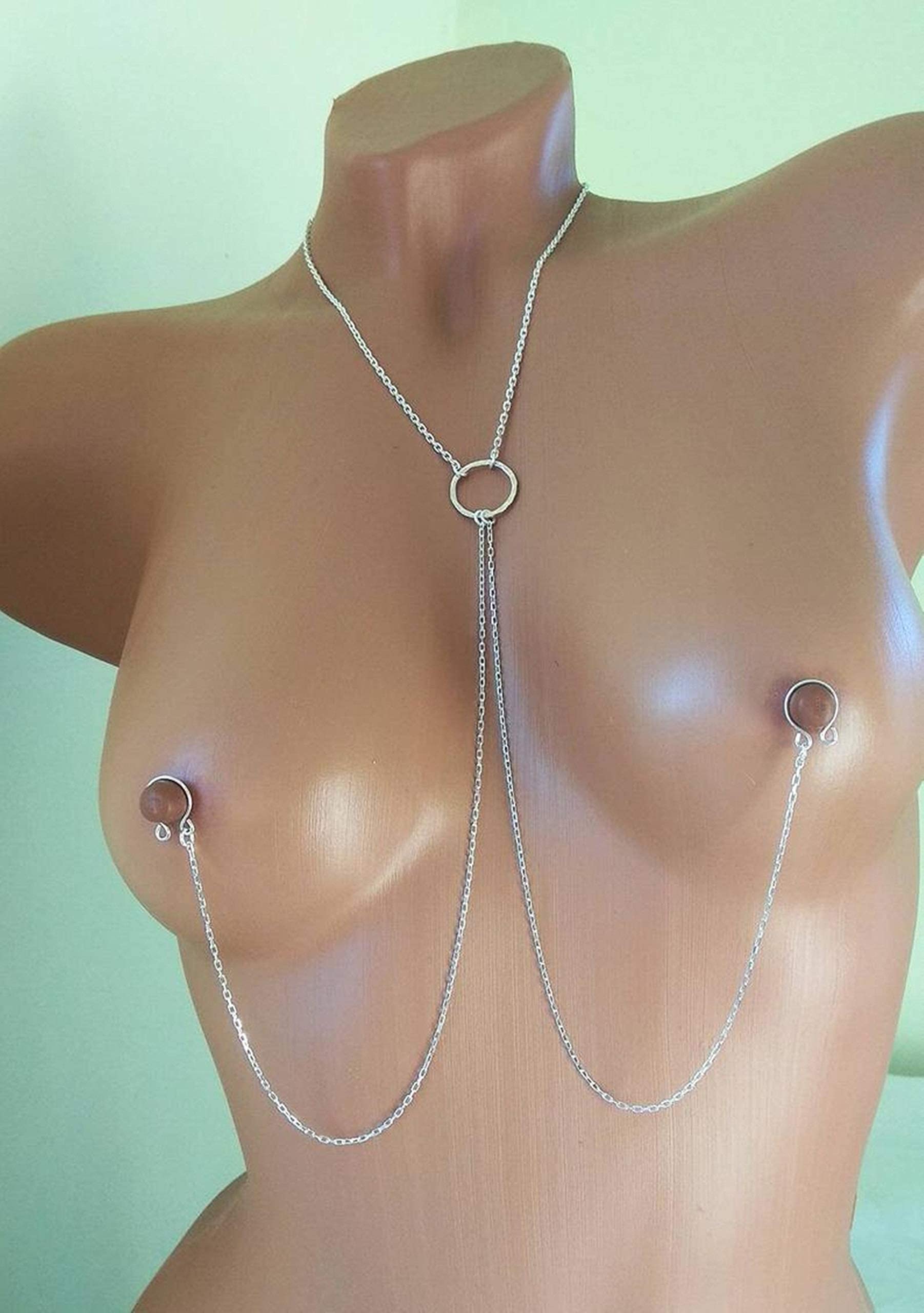 Handgefertigter Nippelschmuck mit O-Ring Choker und Silberketten | Hochwertiges Metall, Baumelnde Silberketten, Fake Nippelpiercing