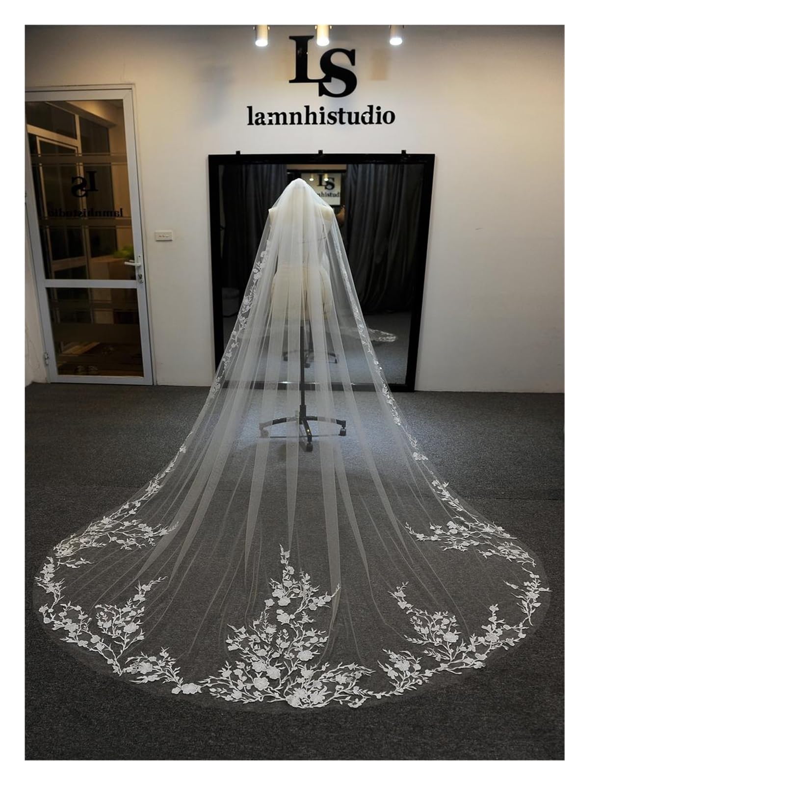 Ślub Elegancki jednowarstwowy 300 cm biały welon slubny z koronkowymi aplikacjami wykonany na zamówienie elegancki welon ślubny z grzebieniem (Color : Beige, Size : 300cm)
