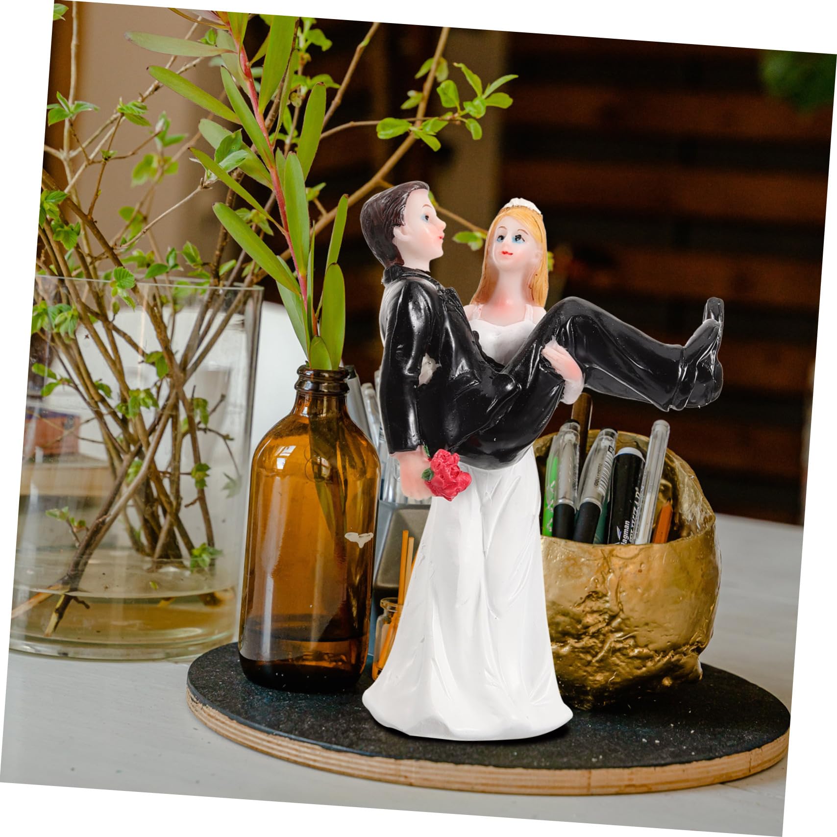 ULTECHNOVO 2stücke Braut Und Bräutigam Figuren Hochzeitsdeko Aus Resin Romantisches Tortenornament Witzige Hochzeitspaar Statue Für Cake Topper Und Hochzeitsfeier-Dekoration Schwarz-weiß