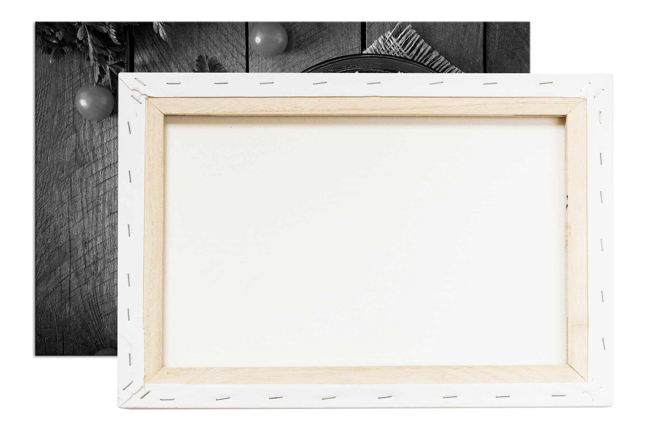 Penne w obfitym sosie pomidorowym, ozdobiony świeżymi ziołami i dojrzałymi pomidorami koktajlowymi. Format: 75 x 50 cm Efekt: czarno-biały jako obraz na płótnie, motyw na ramie z prawdziwego drewna,
