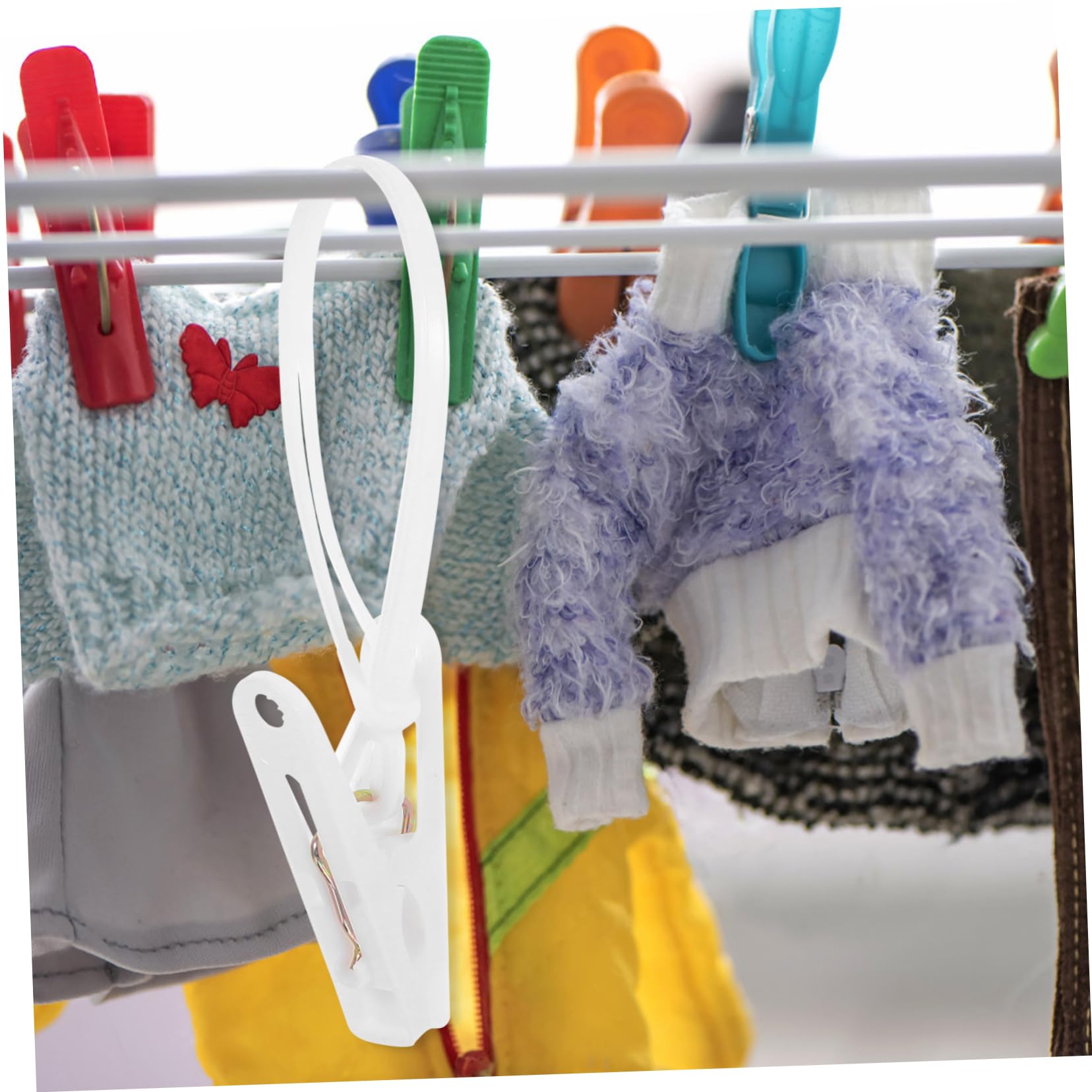 Pinzas para Colgar Ropa Resistentes al Viento 60 de Plástico con Gancho de Cuerda Ligero Fuerte Agarre para Ropa en Balcones y Hogares