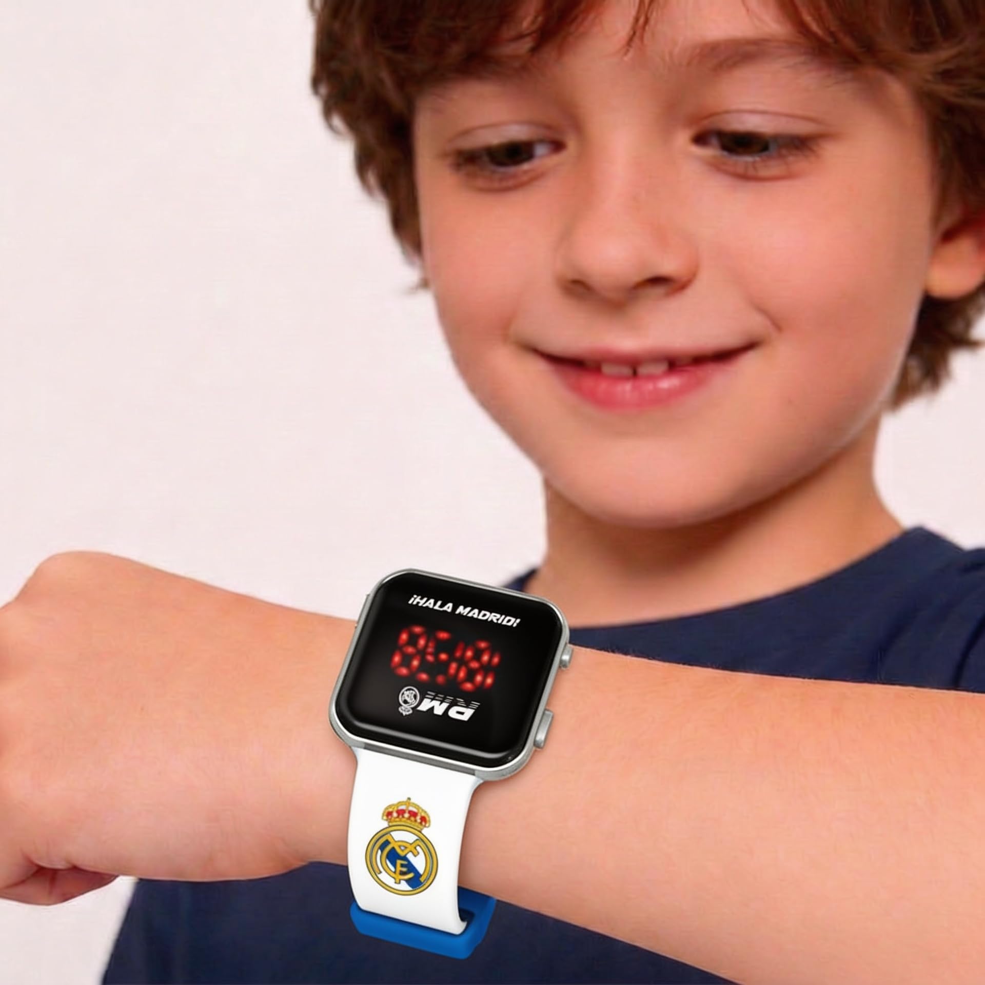 Kids Licensing - Reloj Digital LED para Niño y Niña con Personajes,Tiene Funciones de Hora, Fecha y Correa Ajustable