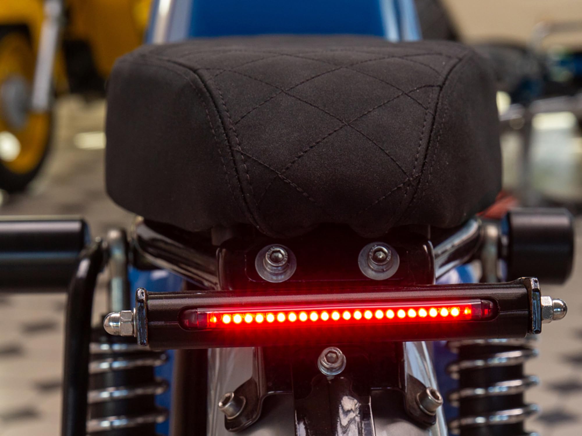 Aufbockgriff mit Rück- und Bremslichtkombination LED Schwarz getönt - für S