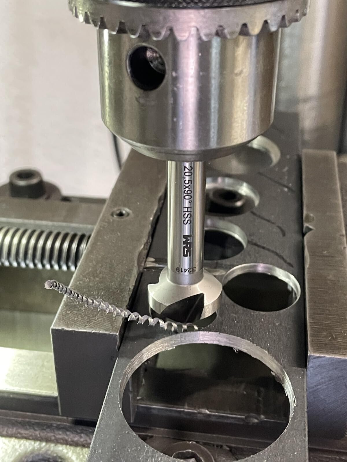 WRS Fraise conique DIN 335/C HSS, fabrication de précision, fabriqué en Allemagne, avec 3 tranchants, angle de fraisage à 90°, dimensions : diamètre 23 mm