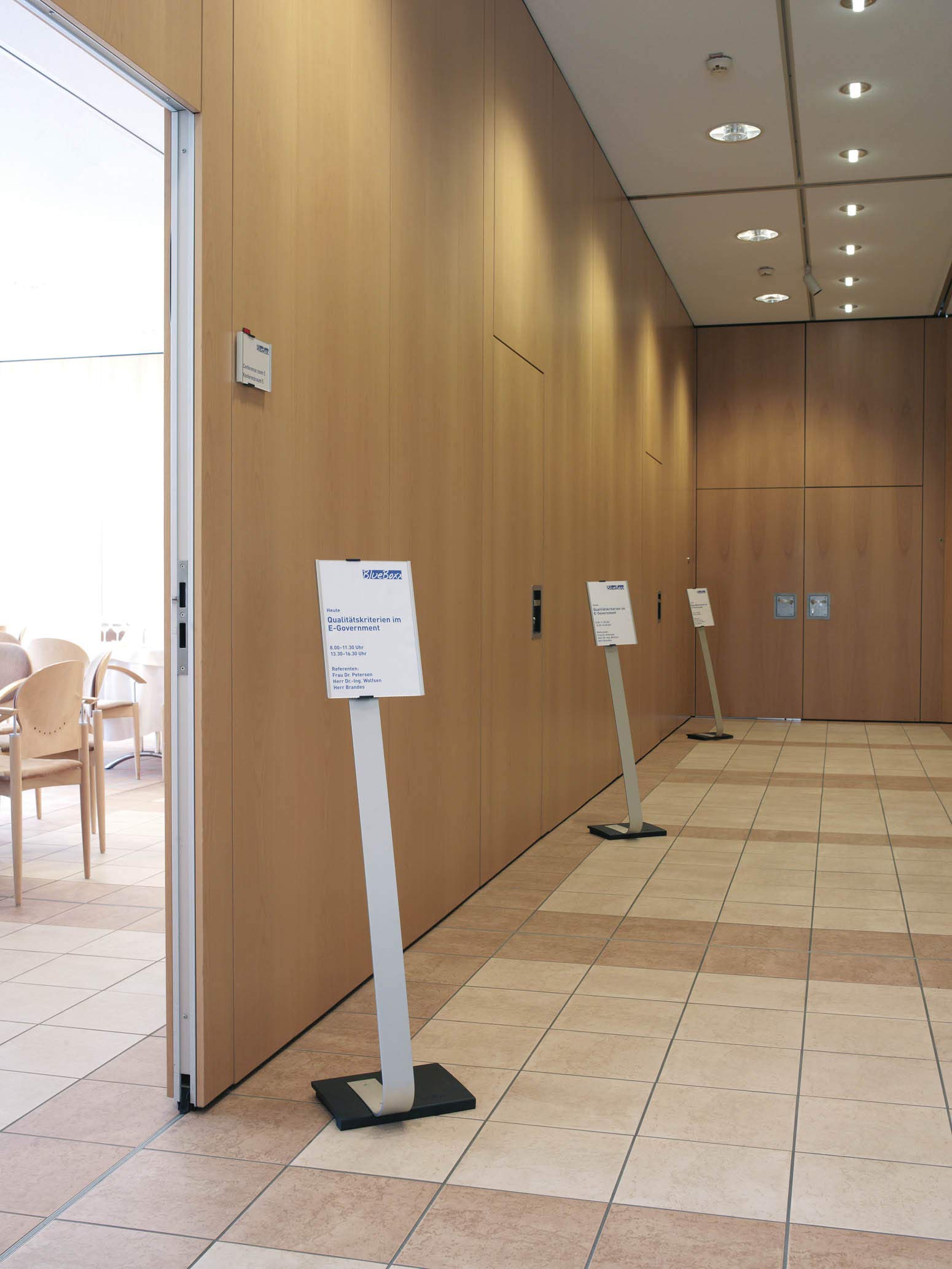 Durable Präsentationsständer Info Sign Stand A4, für Hoch- und Querformat, 481223