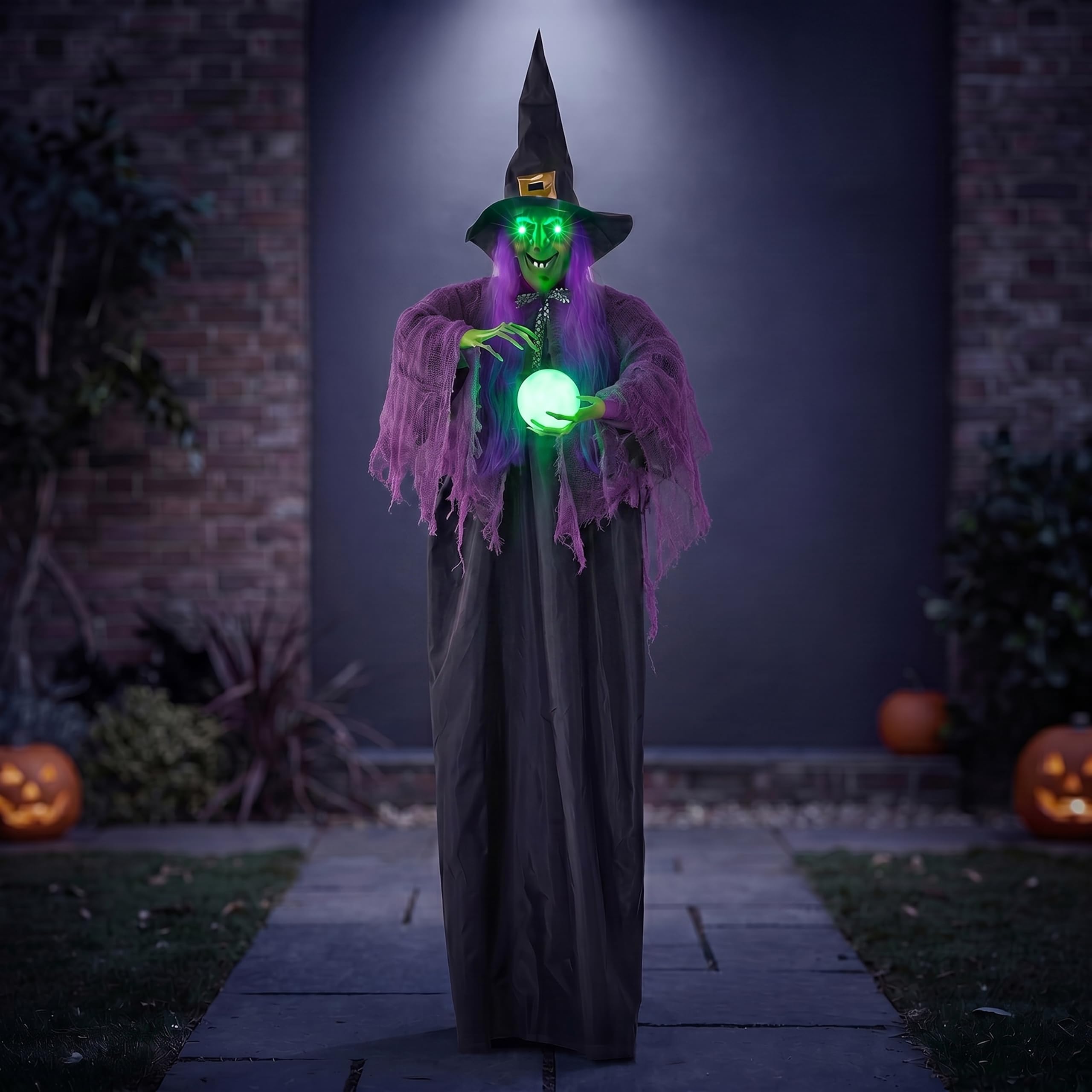 JOYIN 78"Decorazione Strega Appesa Halloween con Palla Magica,Strega Parlante Animata Appesa con Occhi Luminosi e Suono per Decorazioni Prato Casa Stregata Halloween