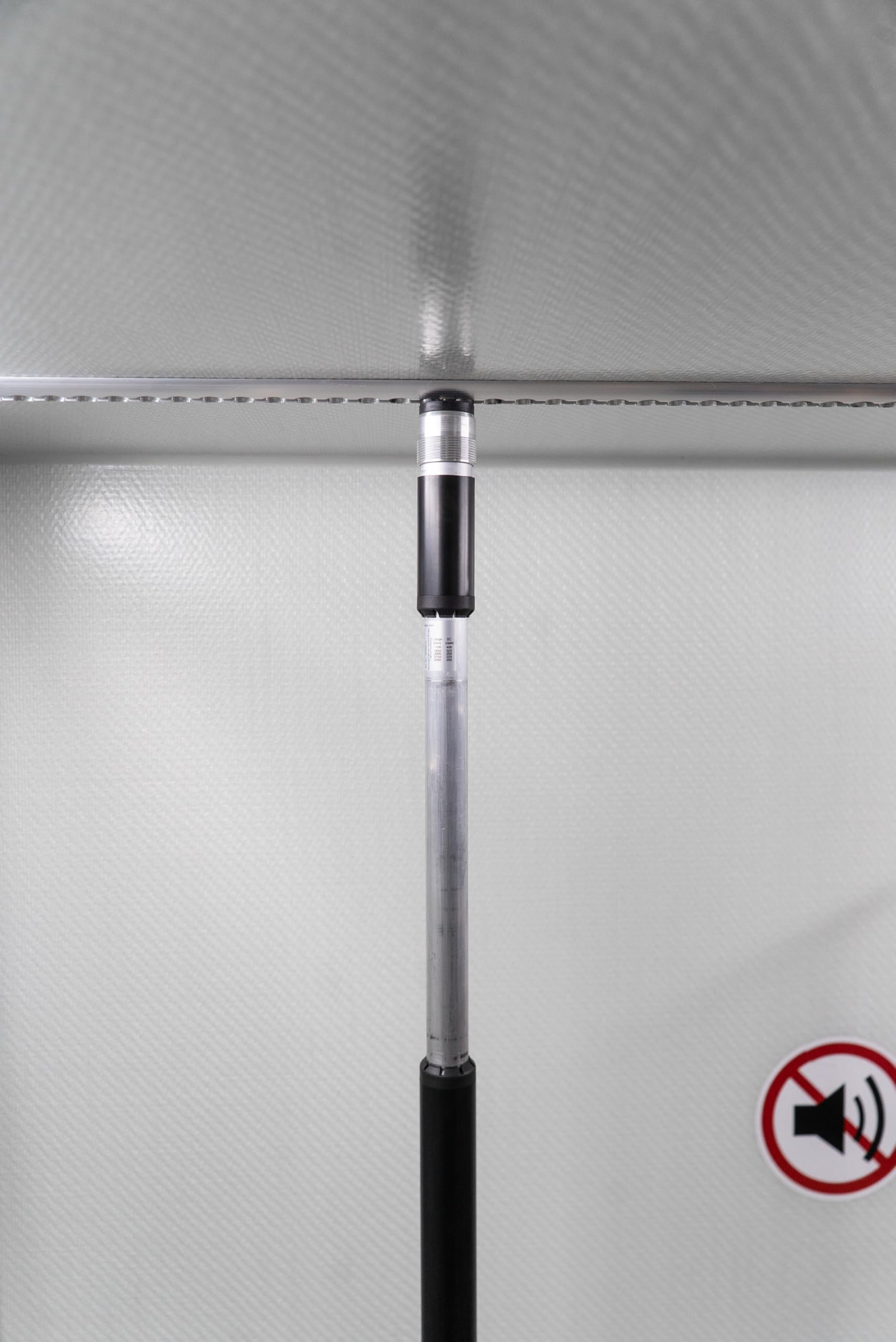 Airline Beam ALU Sperrbalken Sperrstange für die Airlineschiene mit Schutzüberzug stufenlos verstellbar Ladungssicherung Klemmbalken (1700-2260 mm)