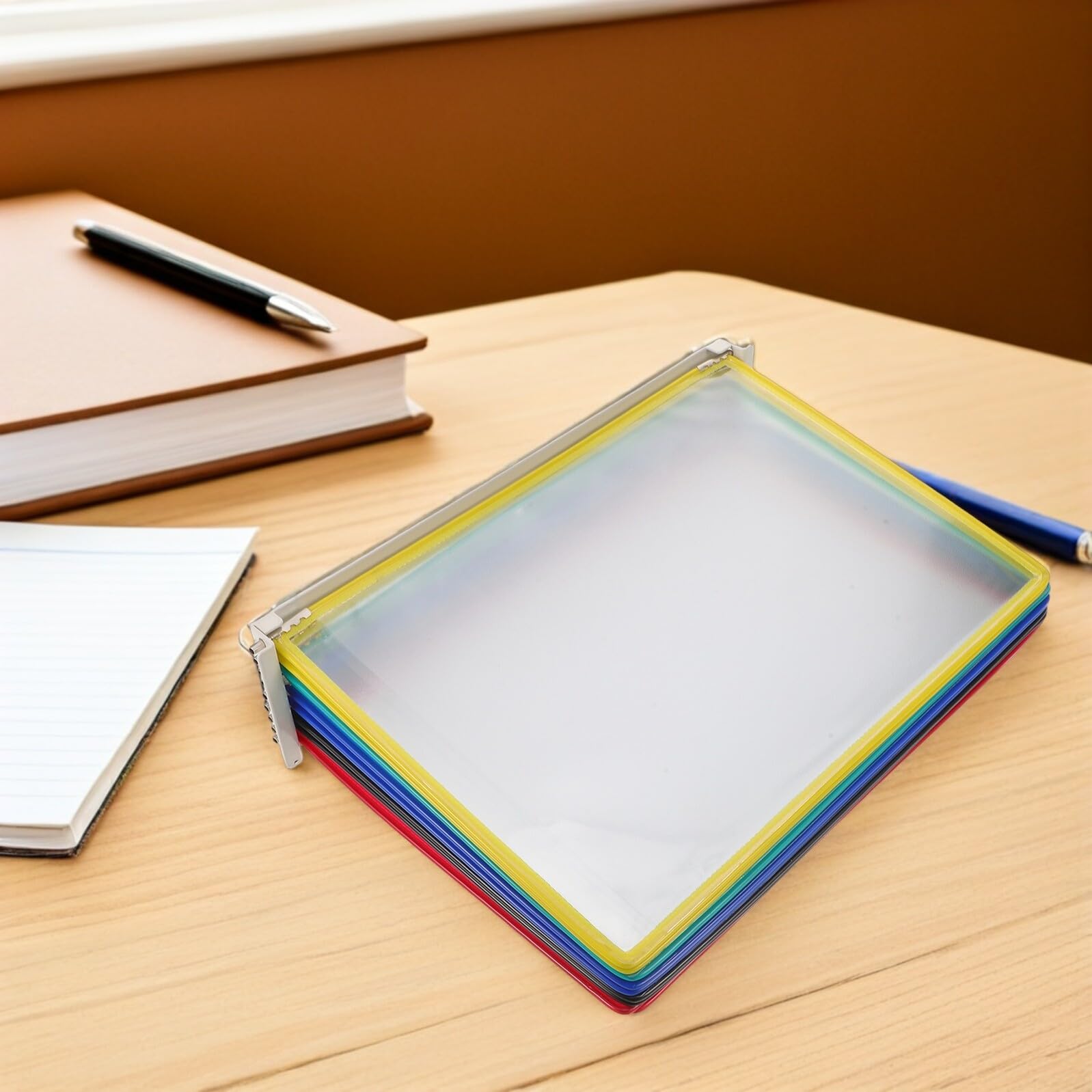 Porta Documenti Magnetico da Parete A4, 10 Tasche in Pvc | Spazio per Fino a Dieci Fogli, Uso in Ufficio Domestico e Riunioni, Struttura Magnetica Ferro