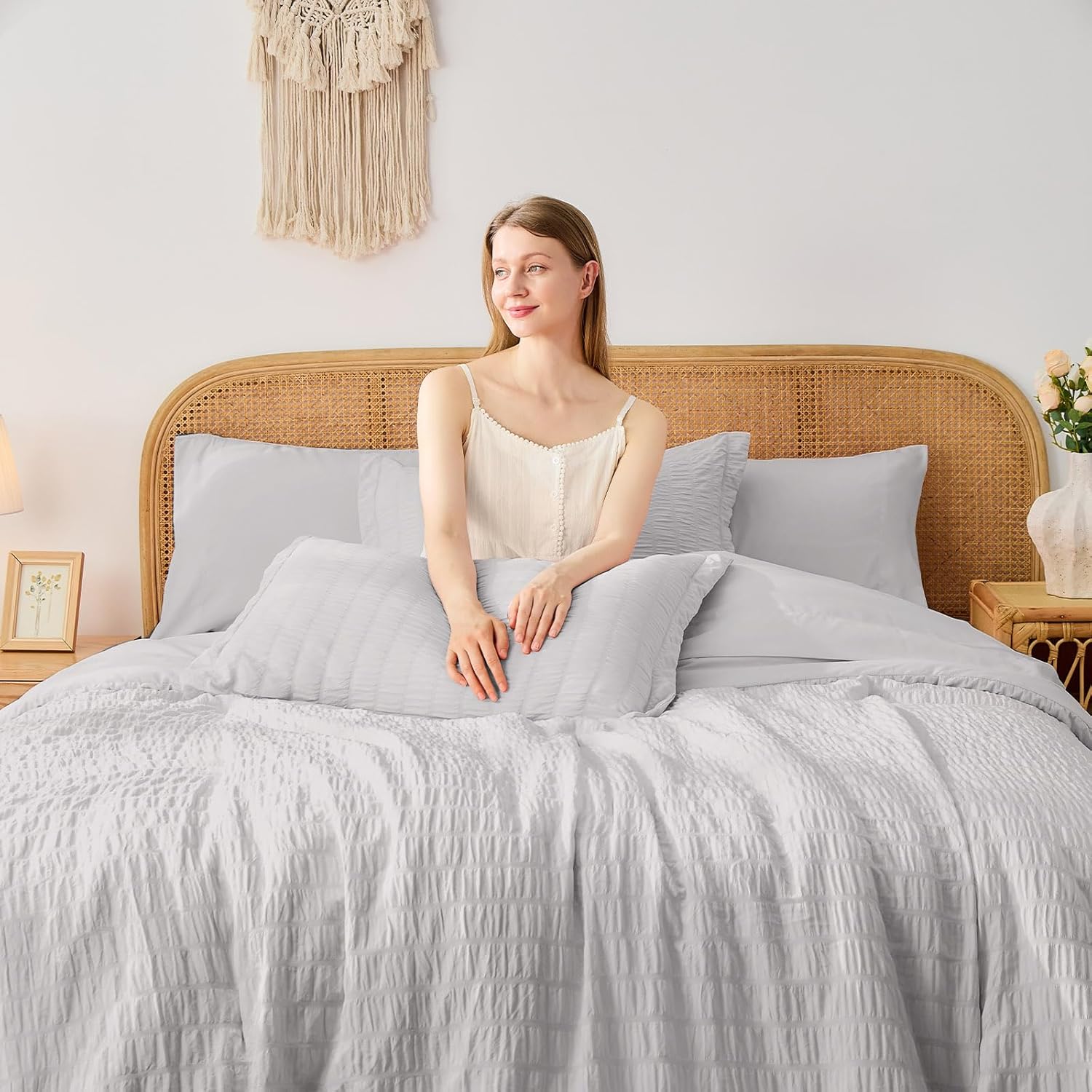 FUANNA Queen Comforter Set 7 Pieces, Luxury Seersucker Bed in a Bag Queen Size for All Seasons, Soft Bedding Set with Comforter, Flat Sheet, Fitted Sheet, Pillowcases & Shams for Bedroom,Light Grey