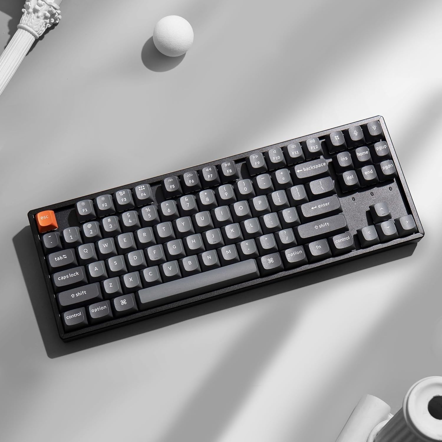 Keychron K8 MAX Tastiera meccanica wireless, 2,4 GHz/Bluetooth/USB-C, RGB, QMK/VIA, Hot-swap, Telaio in Alluminio, Macro programmabili, PBT Keycaps, Per Mac Windows, Super Red Switch
