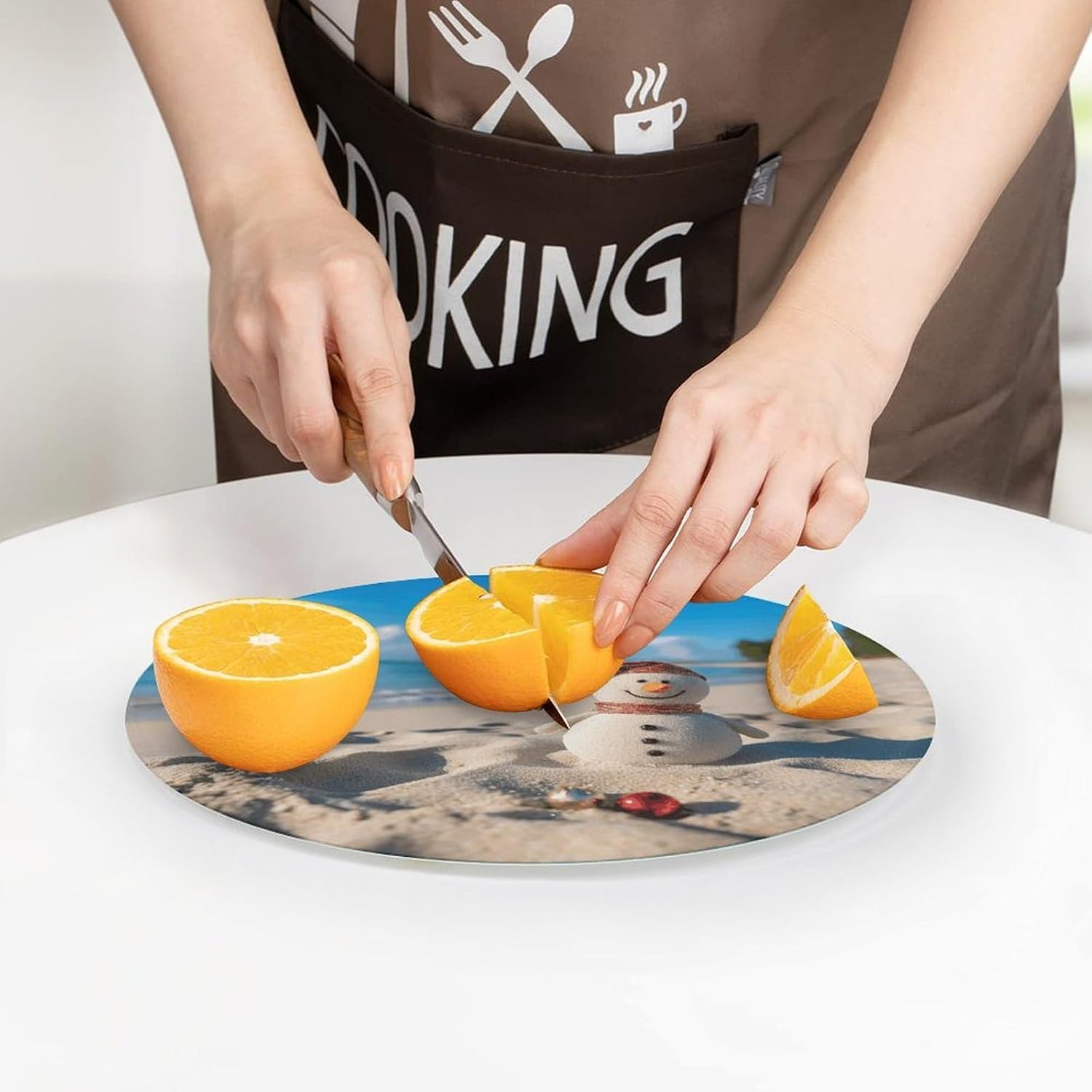Sand Snowman on Beach Cutting Board Portable Small Chopping Boards Tempered Glass Kitchen Counter Protector Non-Slip Round Charcuterie Boards Mat for Bar Cheese Board