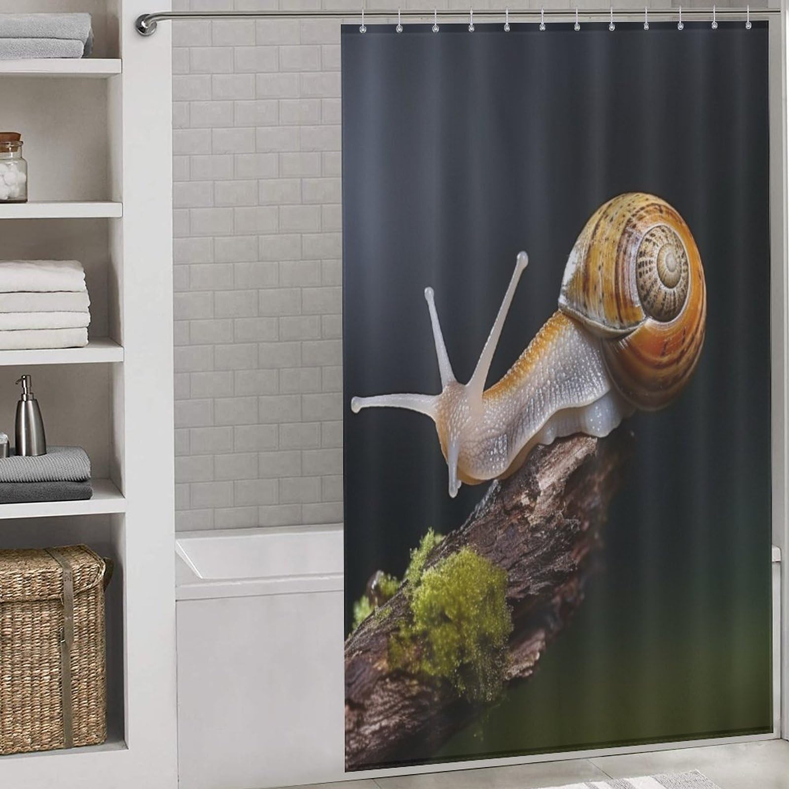 Rideaux de douche escargots pour baignoire créant une ambiance zen