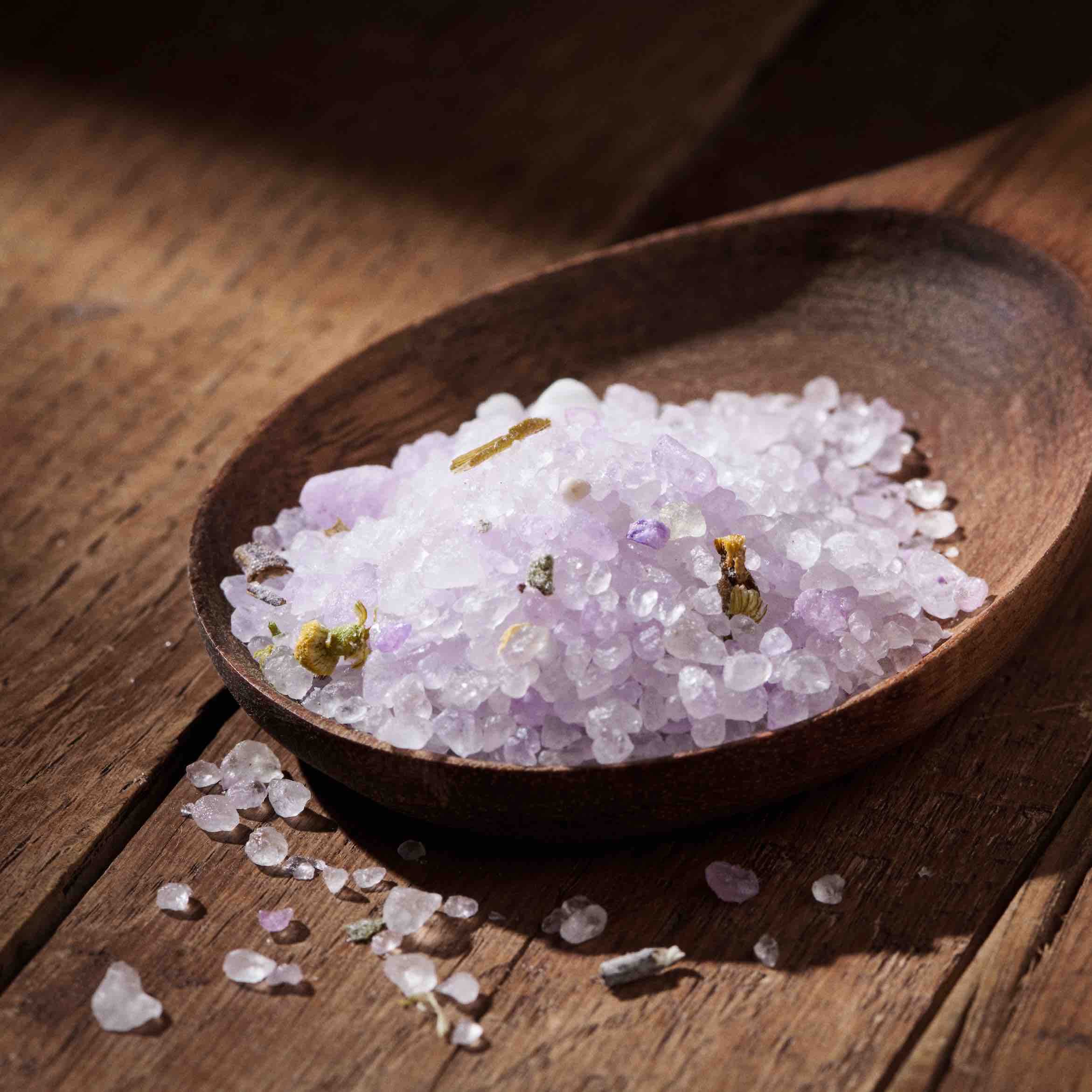 Sal de Baño - Ideal para Baños de Pezón, de Asiento y Relajantes - Propiedades Calmantes y Antibacterianas - Artículos de Belleza para Mujer - 500 g