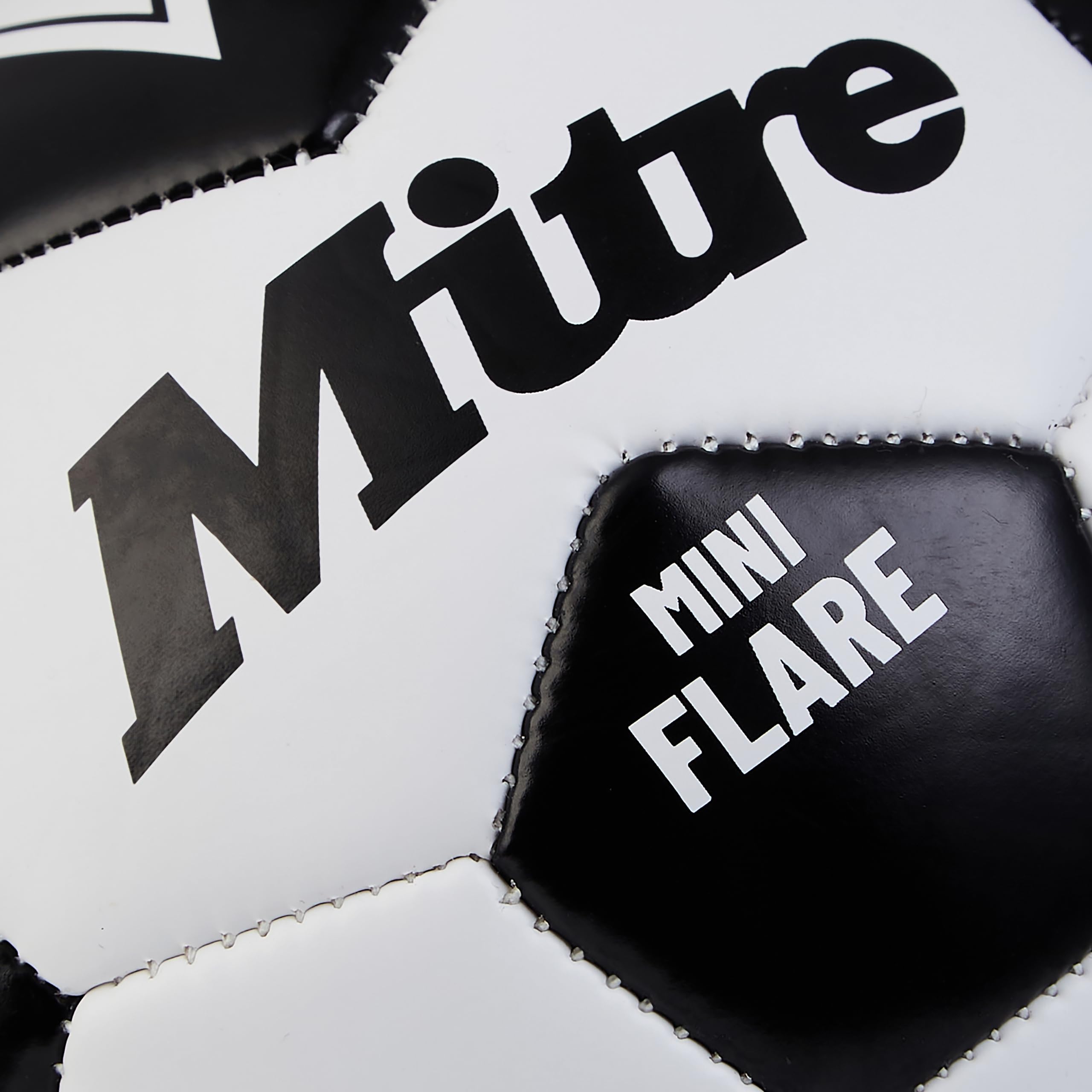Mitre Flare Piłka nożna rekreacyjna | Prezent piłkarski | Idealny dla dzieci