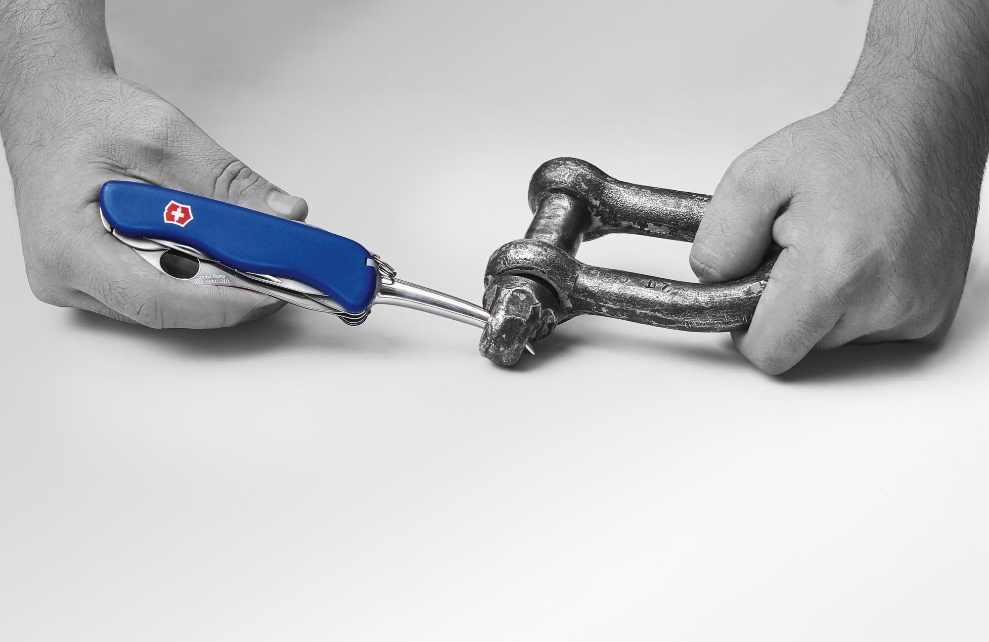 Victorinox Skipper Pro Couteau de Poche Suisse, Multitool, 12 Fonctions, Grande Lame Fixe, Bleu