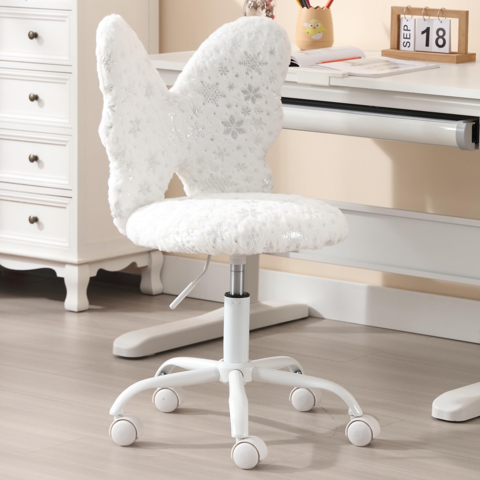 Kmax Kids Desk Chair, Faux Fur Butterfly Chair with Wheels Adjustable Fuzzy Kids Office Chair Cute Swivel Childrens Chair for Bedroom Reading Room - Snowflake