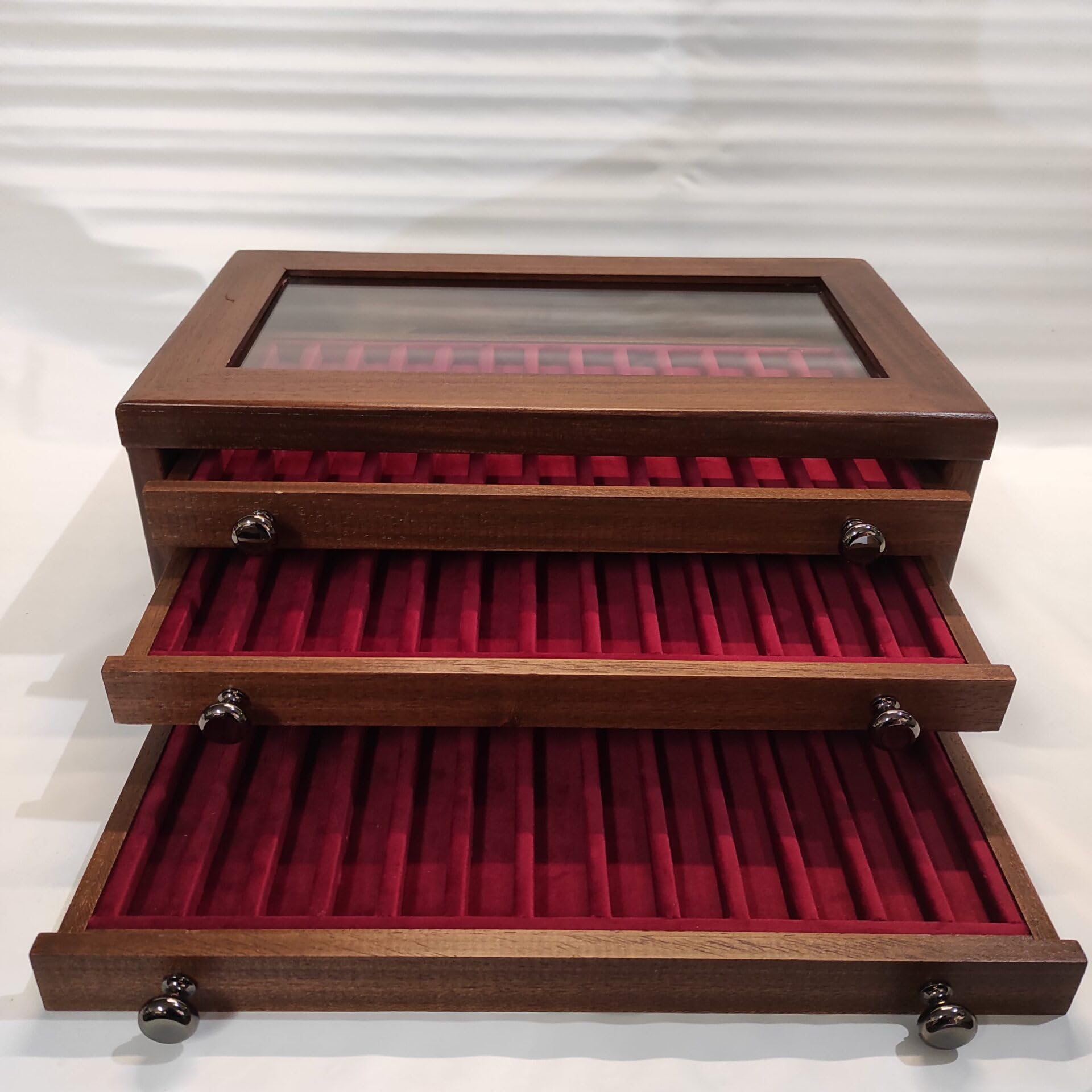 Coins&More Cabinet Porta Penne da Scrivania in Legno con Cassetti, Vetrina Espositore 39 Posti per Penne Stilografiche, Interno in Velluto Italiano, Artigianale Made in Italy