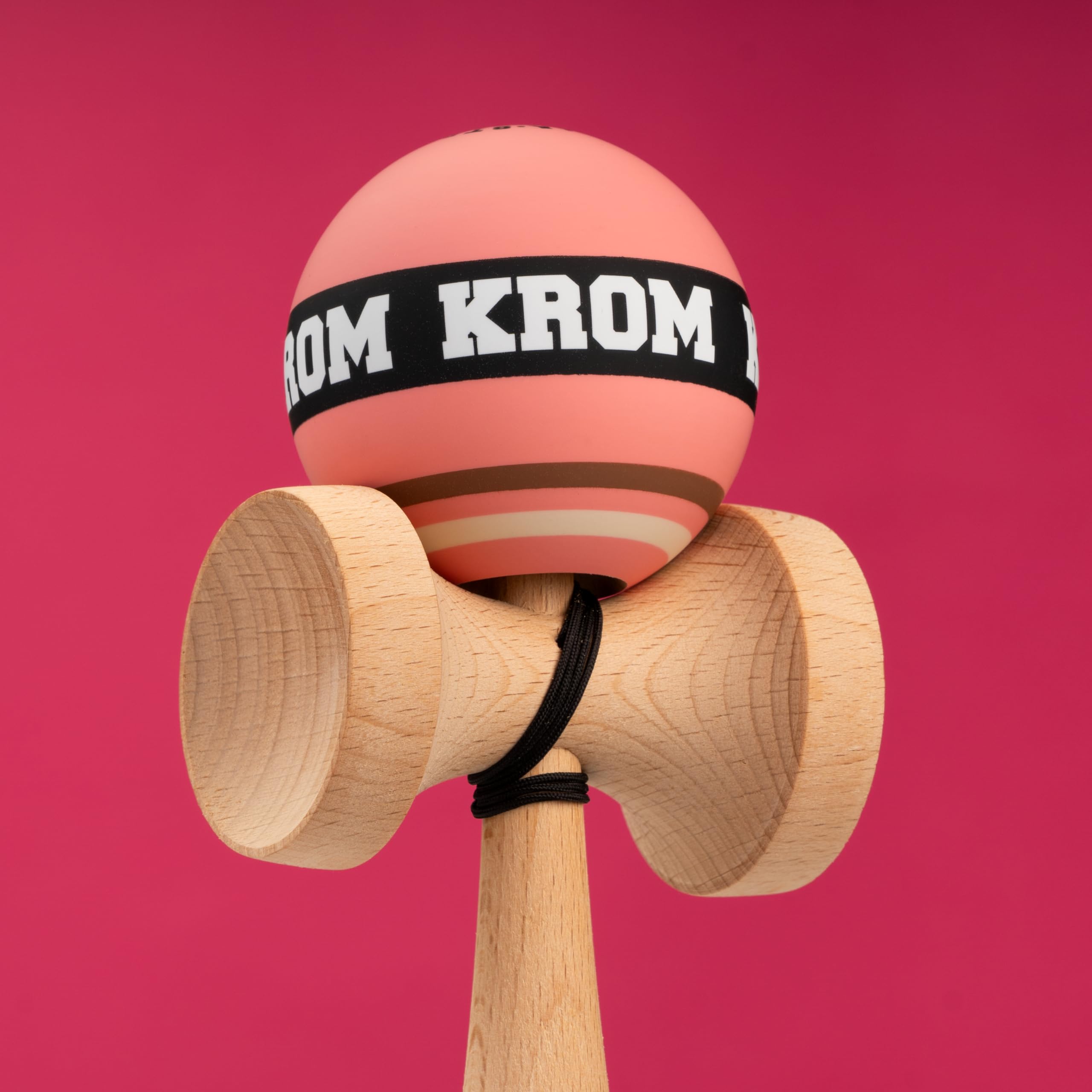 KROM Kendama STROGO Neapolitan Strawberry – Kendama de Madera para Principiantes y Jugadores avanzados – Juego de Habilidad para Uso Interior y Exterior – Juguete de Madera con Cuerda y Bola
