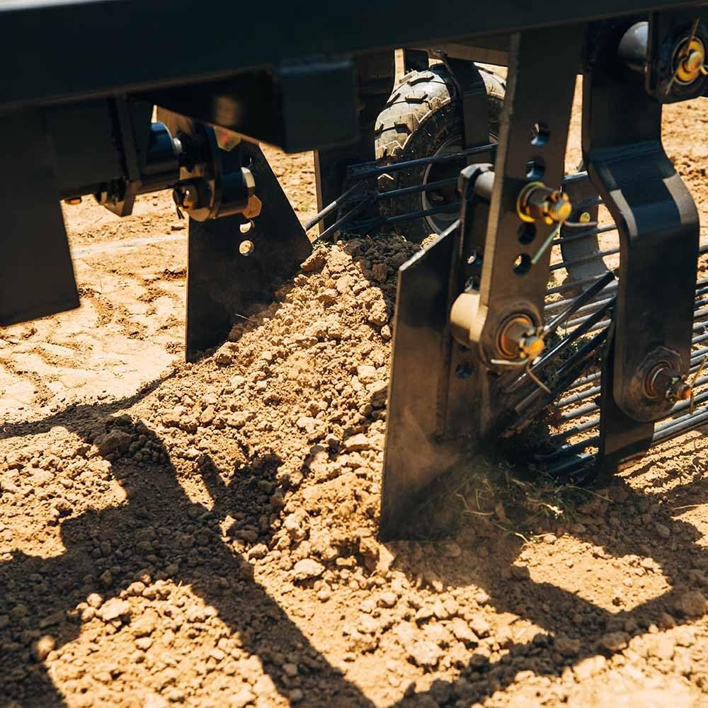 Titan Attachments 3 Point Single-Row Potato Digger, PTO Powered Cat 1 Tractor Attachment with Rear Discharge, Tow-Behind Potato Harvester with Adjustable Digging Depth and Wheelbase Width