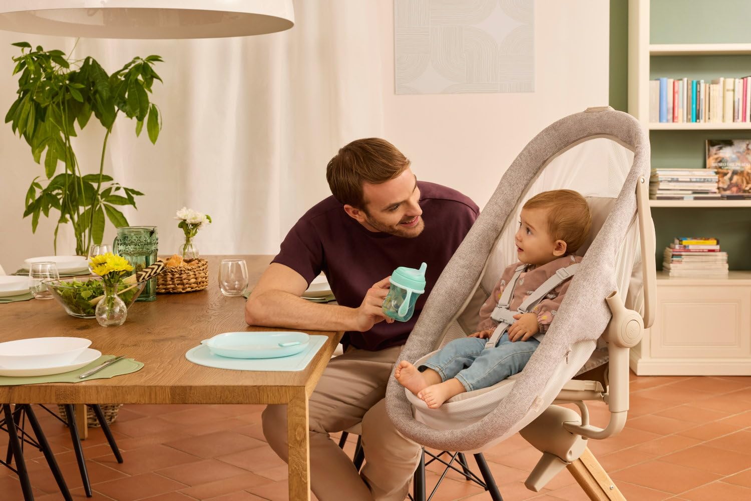 Chicco Baby Hug 4en1 Armonía, Cuna, Hamaca, Trona y Silla de Mesa 0-36 Meses, Altura Regulable con Pedal, Barra de Juego y Tela de Red para Circulación de Aire, Solución Ahorraespacio