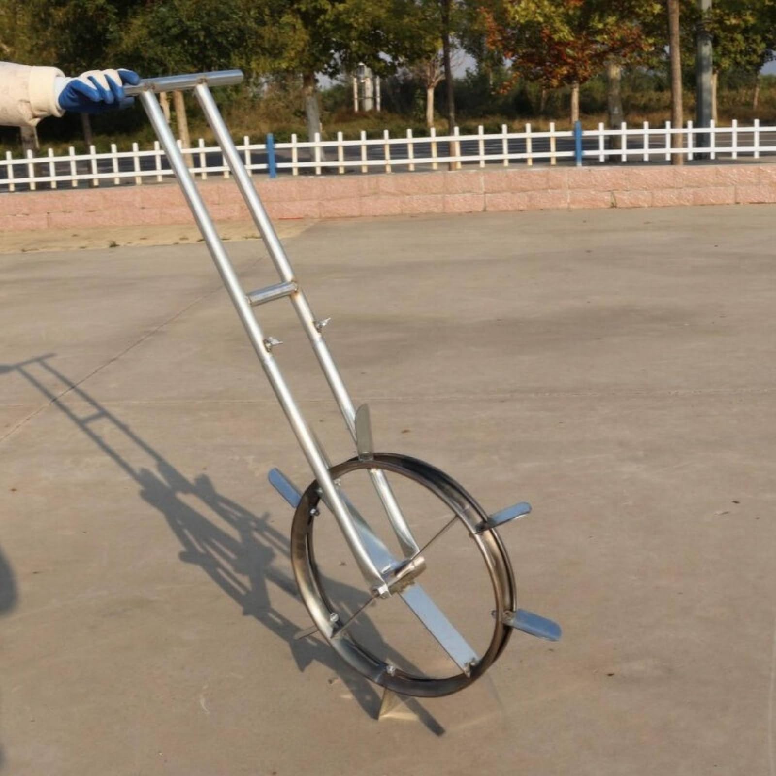 perfeclan Dispositivo de Siembra Ajustable Herramienta Manual para Hileras Abreagujeros de Campo Rueda Cultivadora con Dientes Implemento de Metal con Control Preciso Adecuado para Granja Campo