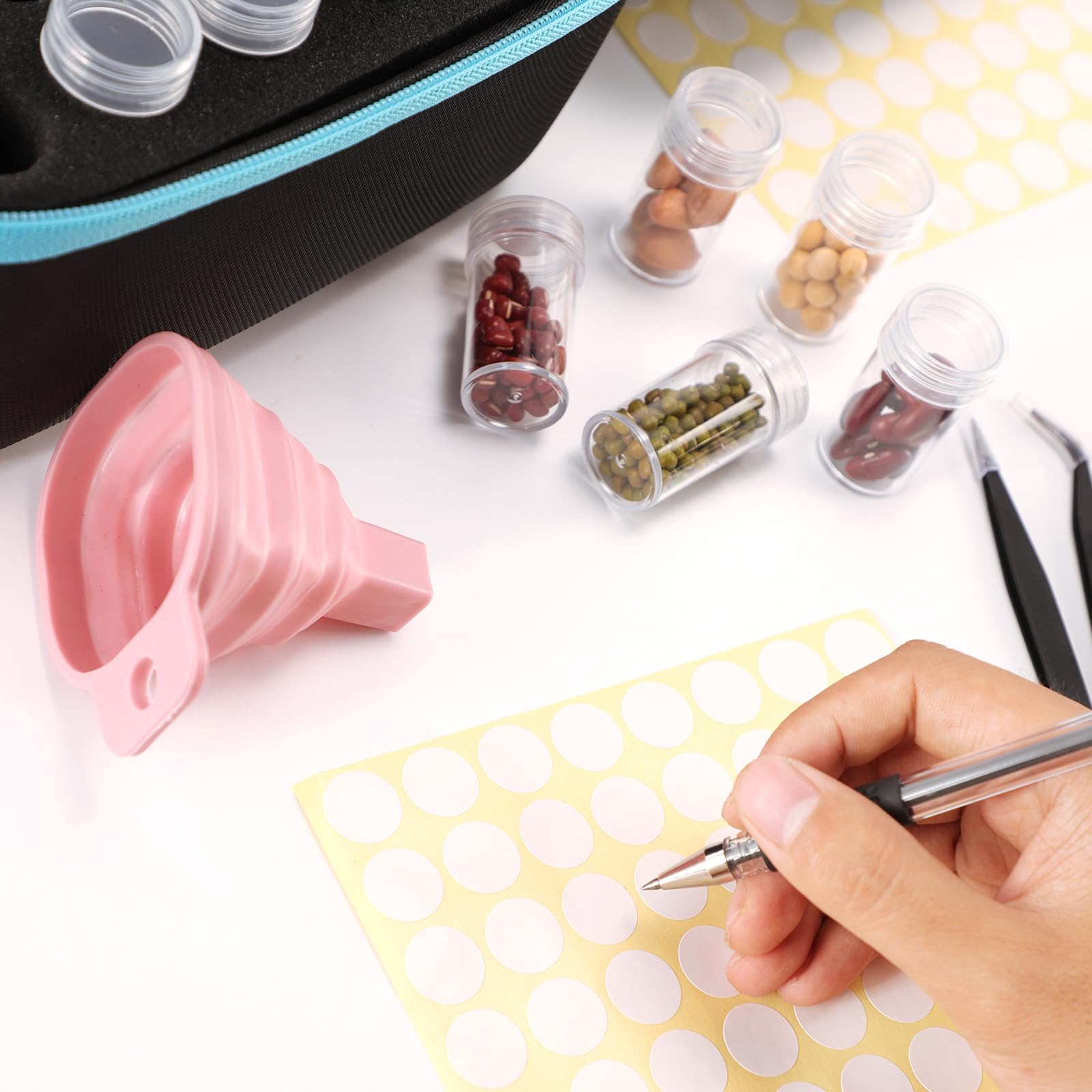 Organizer per semi, contenitore per semi con 120 scomparti, robusto contenitore per semi con etichette adesive con cerniera, 120 bottiglie di plastica, imbuto, 2 pinzette, per piante da fiore e