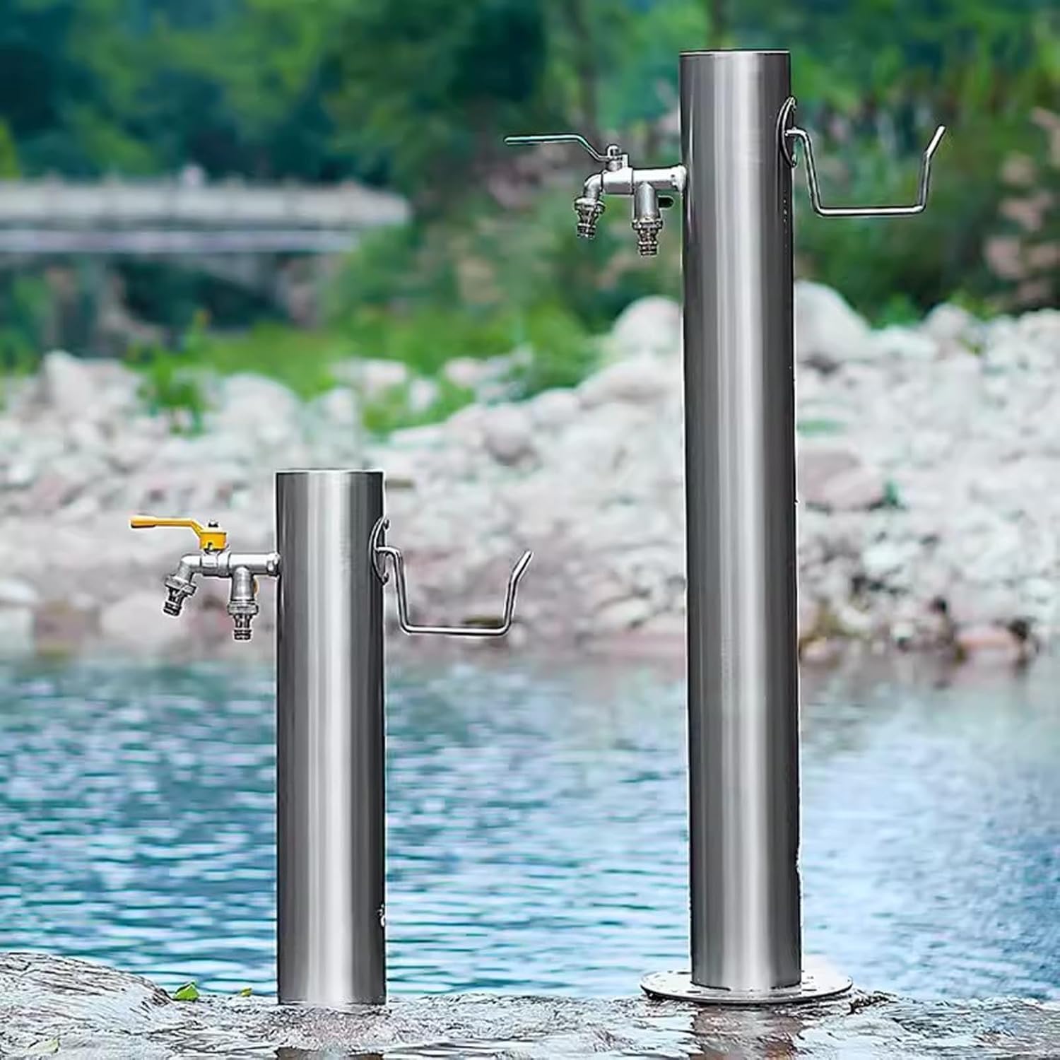 Wasserhahnsäule for den Außenbereich aus Edelstahl mit Doppelwasserhahn und Spritzpistole Hof(H 86cm/33.8in)