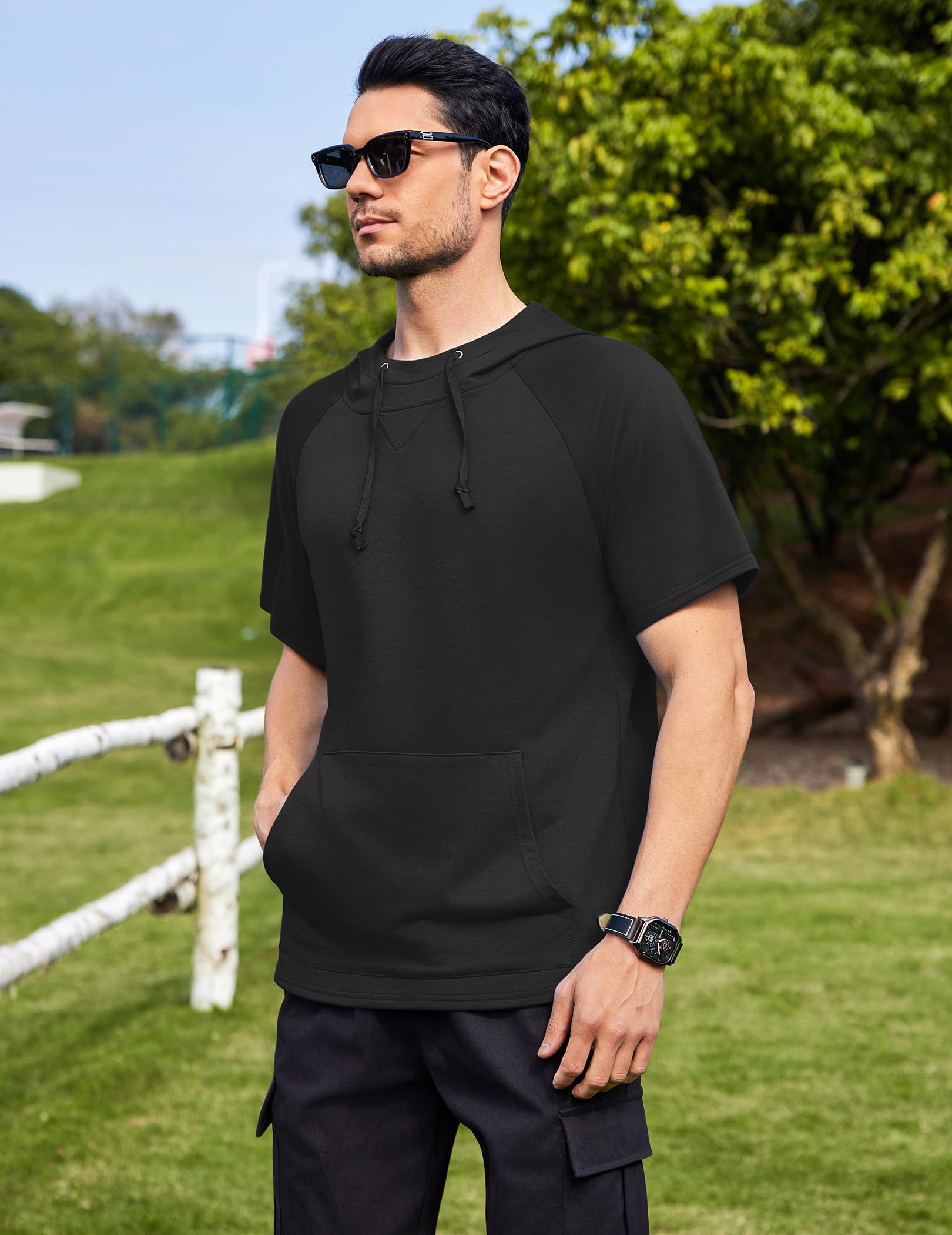 COOFANDY Sudadera con Capucha de Manga Corta para Hombre Camiseta Deportiva con Bolsillo Canguro Estilo Urbano y Fitness para Gym Running y Verano Casual