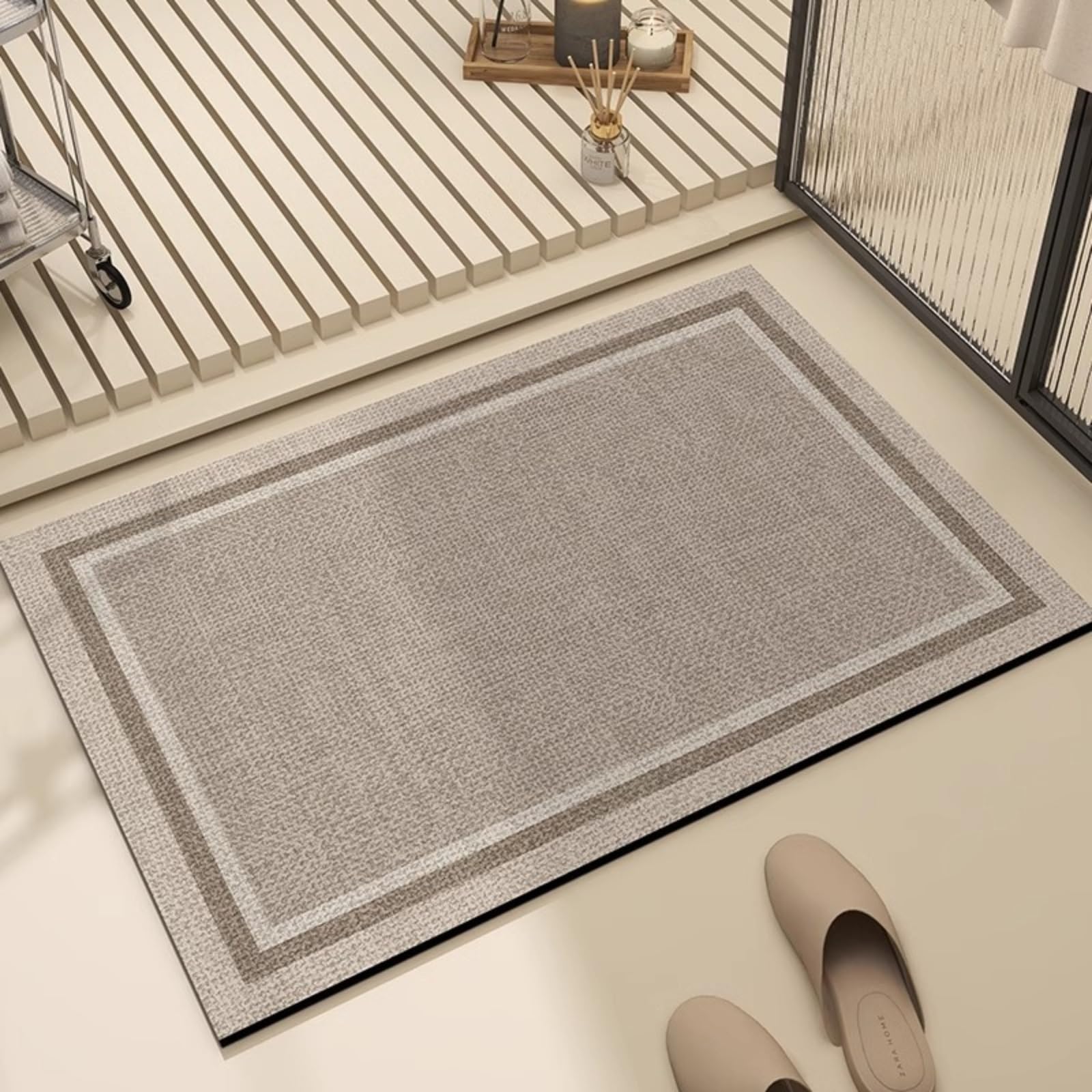 Tapis de salle de bain anti glissade pour éviter l'eau sur le carrelage
