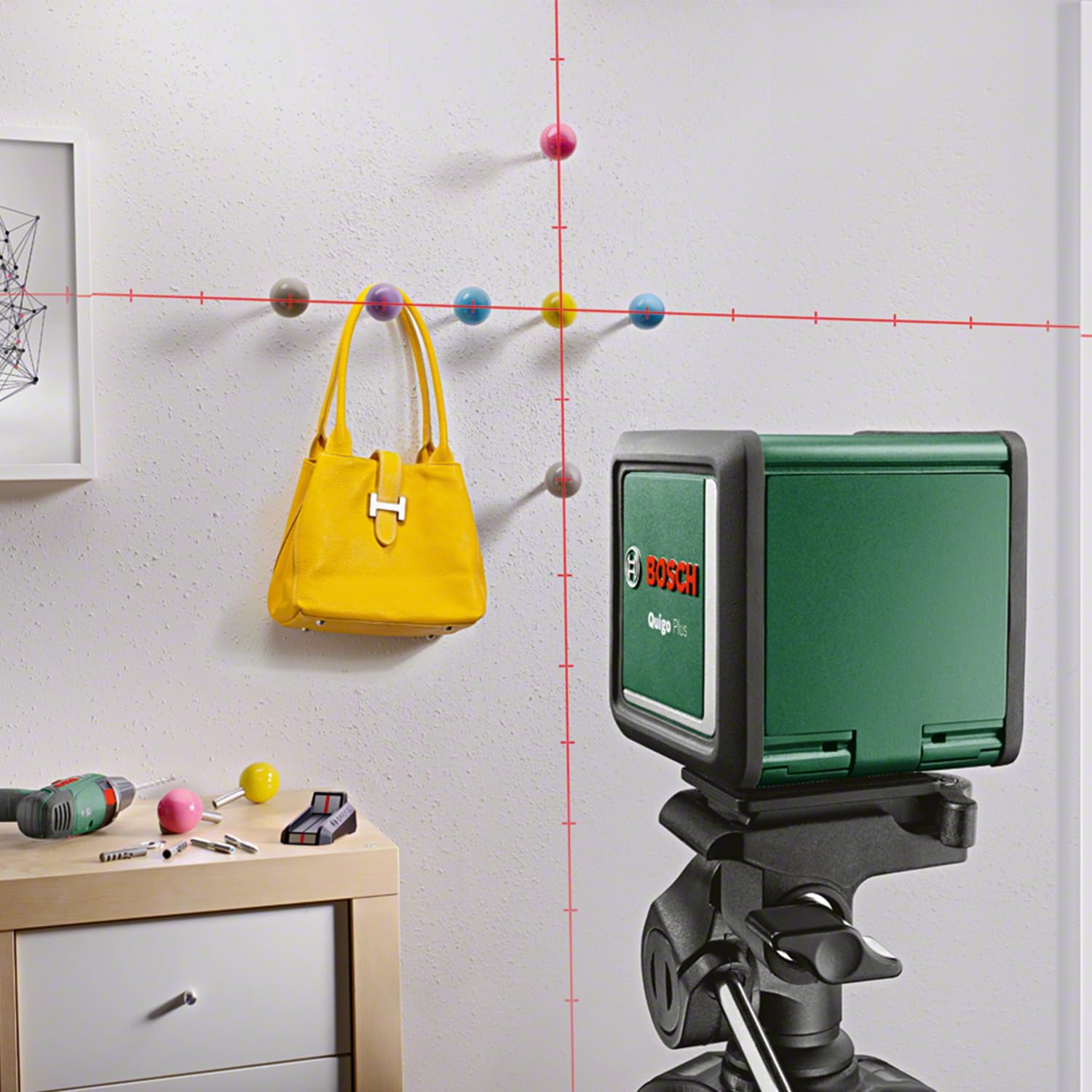 Bosch livella laser a croce Quigo Plus con treppiede (allineamento semplice a distanze uguali e variabili grazie alle marcature sulle linee, in cartone)