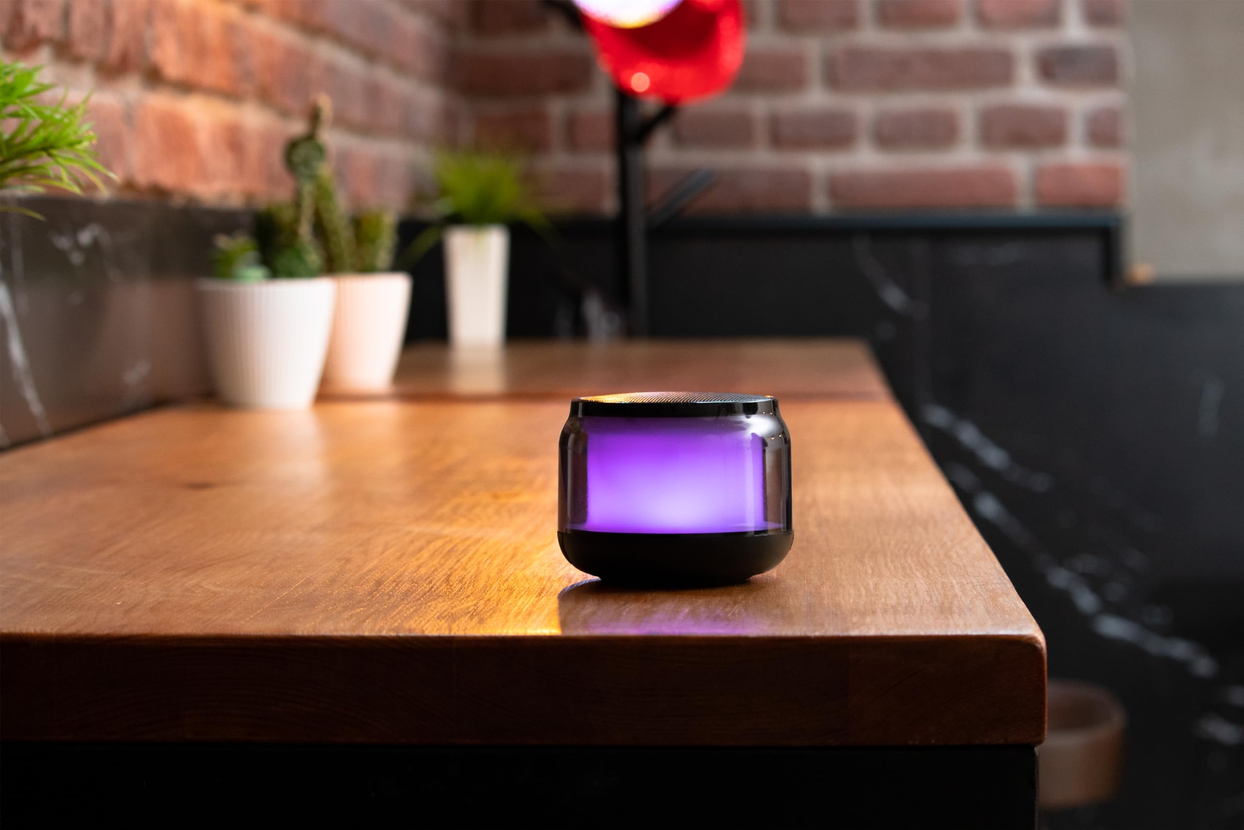 Czapla Bezprzewodowy przenośny głośnik Bluetooth 5.1/ Micro SD z 15 trybami wielobarwnego światła LED, dźwięk 360º i głośnomówiący
