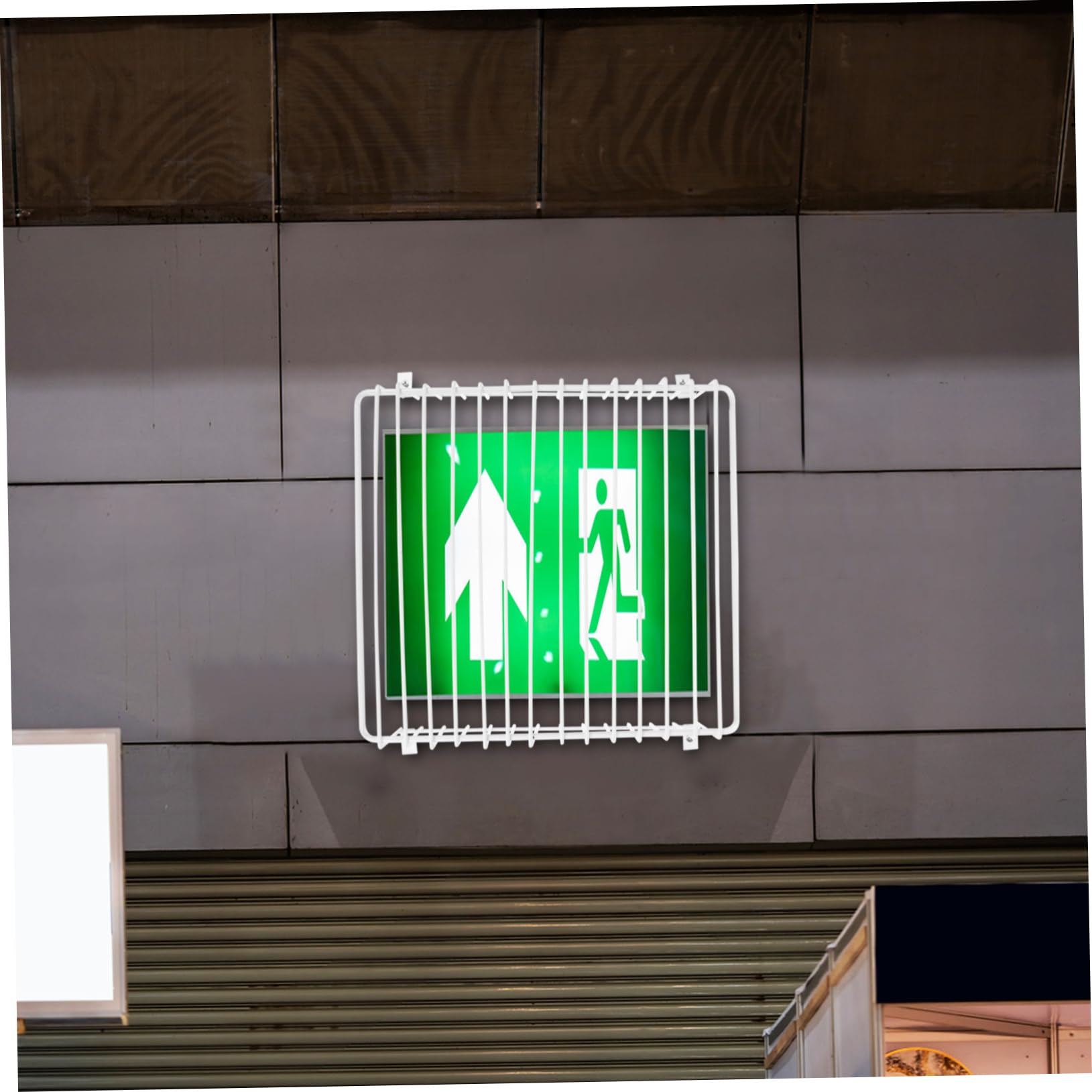 Protector de Luz de Salida de Emergencia de Hierro Blanco | Cubierta de Alambre para Señalización, Uso Interior y Exterior, Ayuda a Evitar Intrusión Animal
