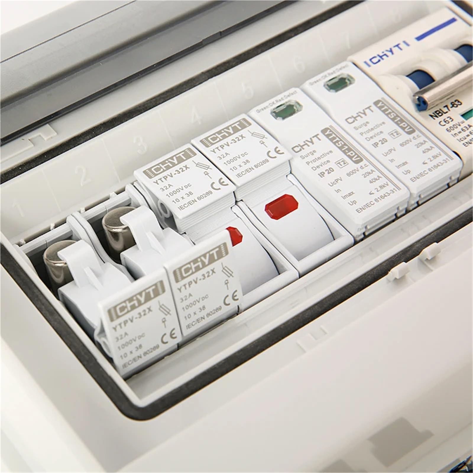 interruttore di sezionamento DC Quadro di combinazione fotovoltaico solare con protezione contro i fulmini, 2 ingressi, 1 uscita, fusibile CC 600 V, MCB, SPD, scatola impermeabile