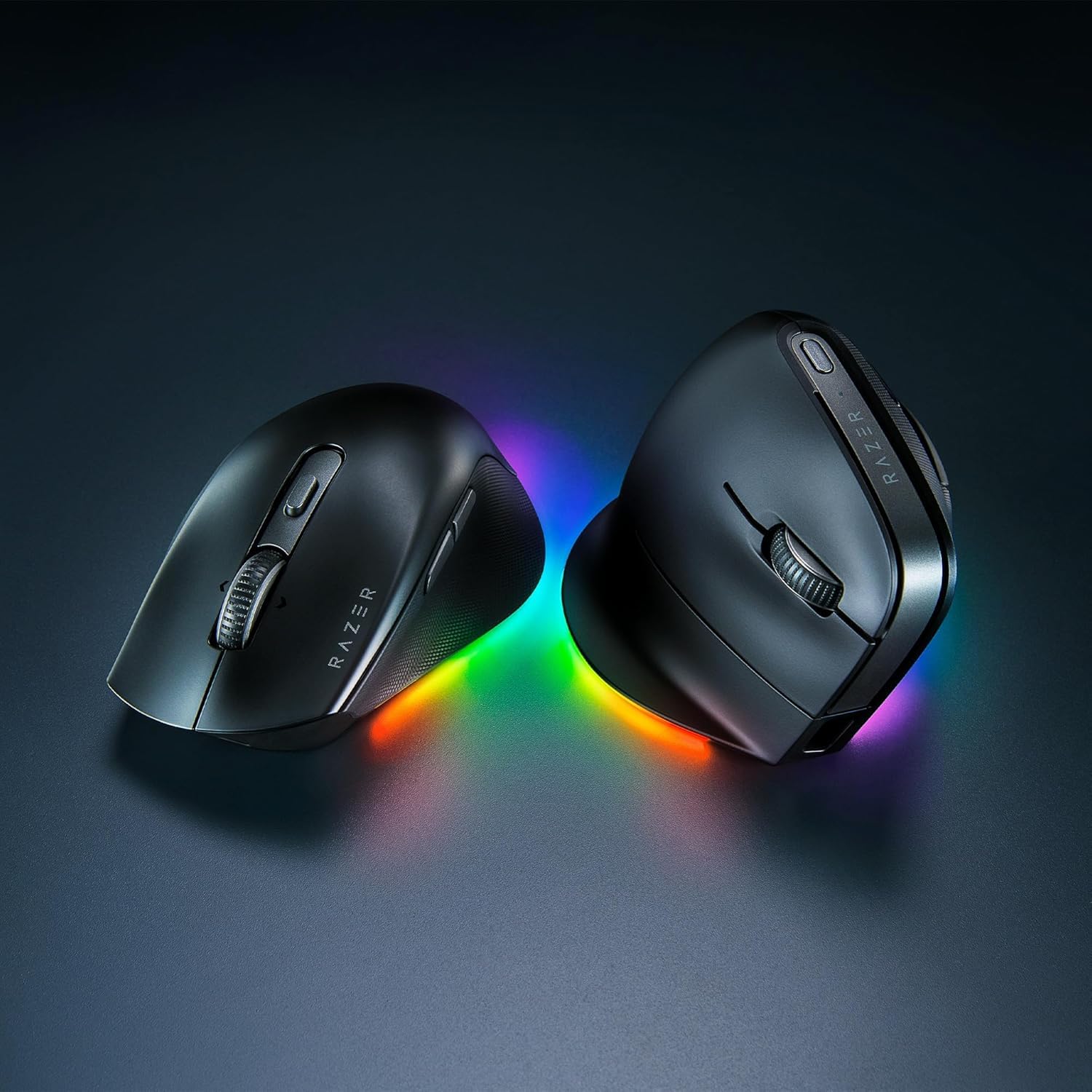 Razer Pro Click V2 Vertical - Mouse ergonomico verticale senza fili per utenti destrorsi - Assistenza IA Prompt - Sensore ottico 30K (durata della batteria fino a 6 mesi, Chroma RGB, 9 Pulsanti) Nero