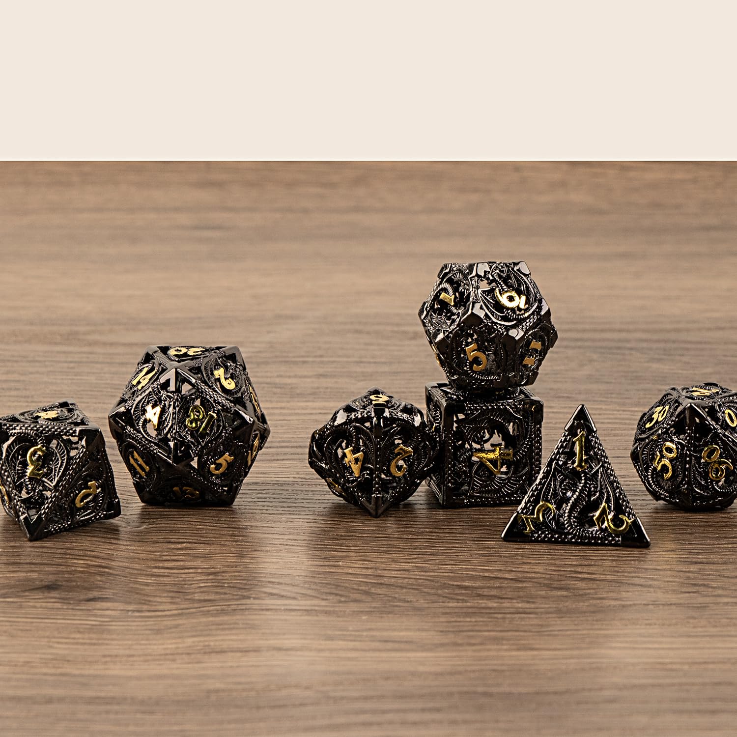 7-teiliges DND-Würfel-Set aus hohlem Metall in Vintage-Holzbox und Tasche, hochwertige hohle polyedrische Würfel für Dungeons and Dragons, RPG-Tischspiele, Sammlergeschenk