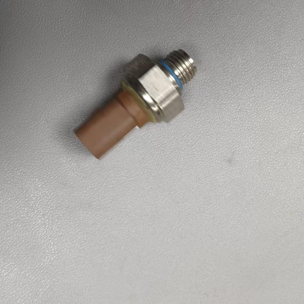 Capteur de pression de carburant du moteur(Fuel pressure sensor) RE542461