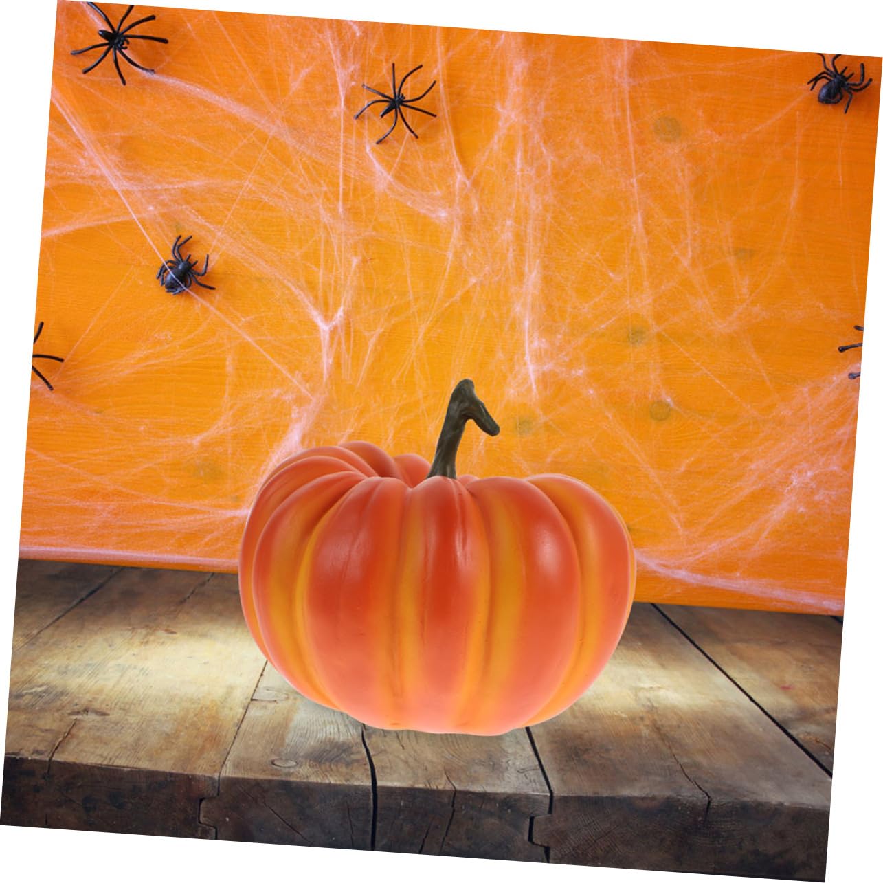 VANZACK Künstlicher Kürbis aus Kunstharz mit Realistischer Form und Handgefertigtem Design Dekorative Herbstdeko für Halloween Atmosphäre im Innen und Außenbereich