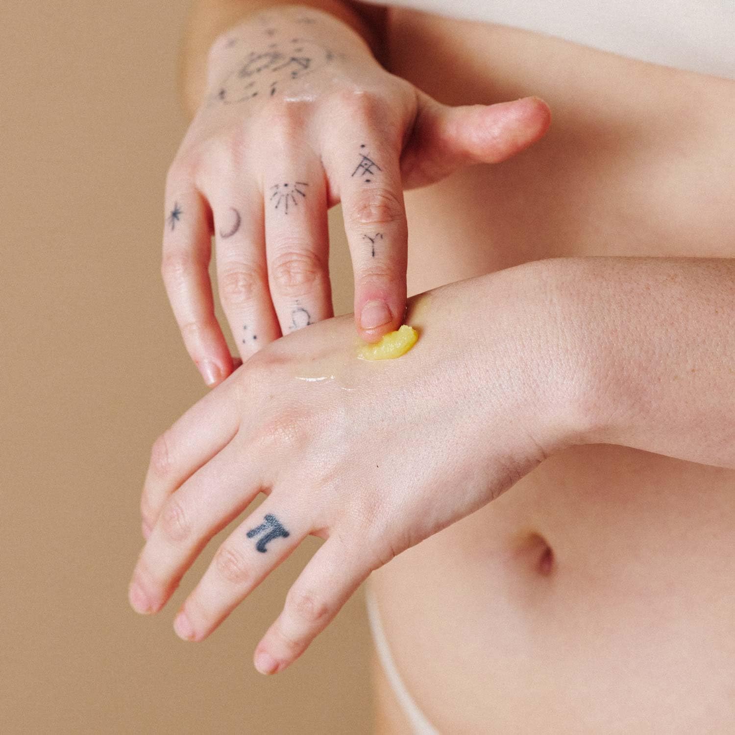 Pack Cuidado Íntimo Femenino 3 en 1 – Gel Íntimo Prebiótico + Bálsamo Calmante Vulvar + Gotas Revitalizantes – pH Equilibrado, Hidratación y Bienestar Diario