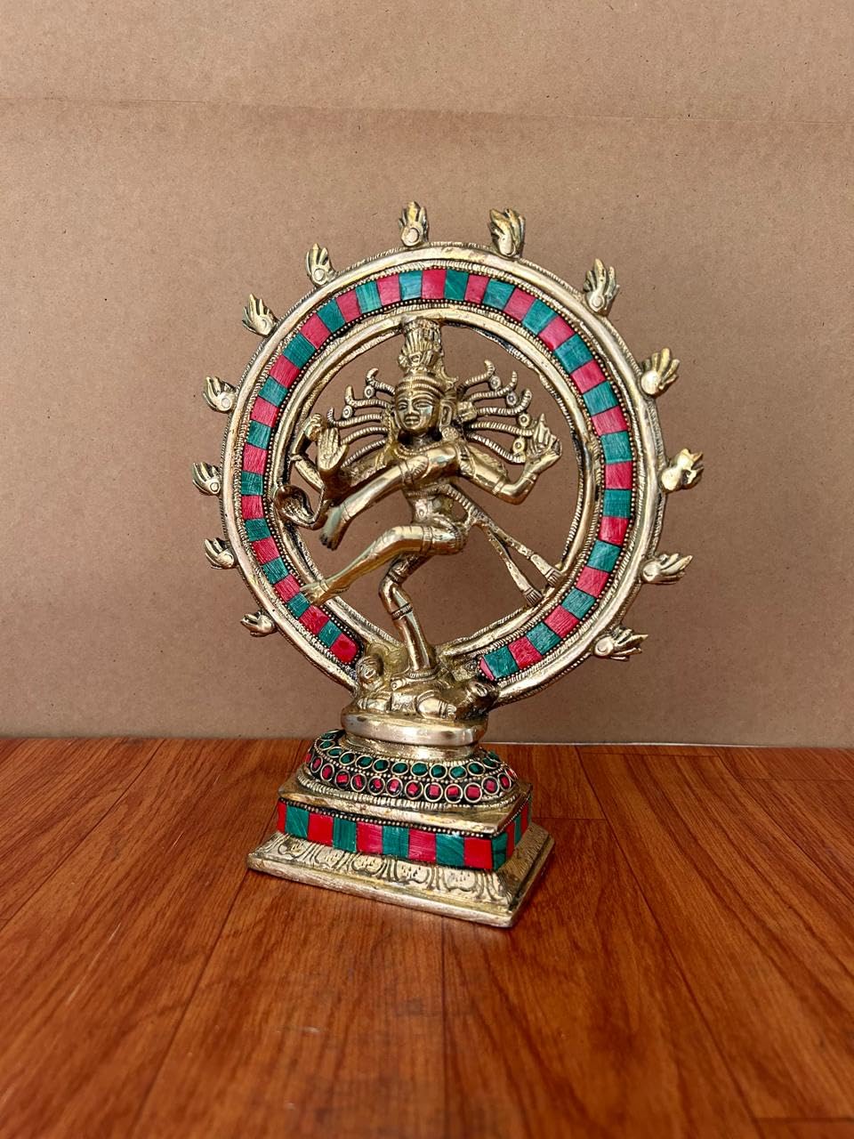 Statua Nataraja in ottone con lavorazione in pietra, 19 cm, maestosa Shiva in posa da ballo, ideale per la casa, Lord Shiva nella danza cosmica, perfetta per studi di yoga