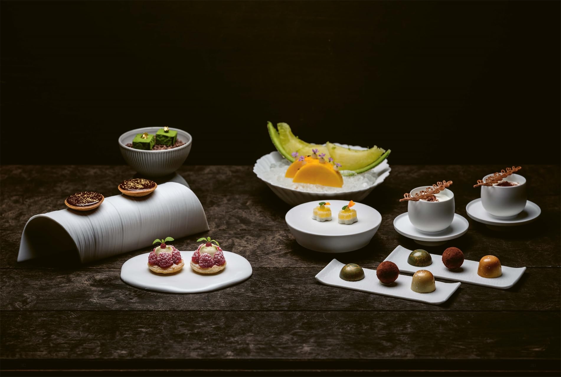 Paris - Tokio: Weitergabe einer kulinarischen DNA. Die Sterneküche von Christian Bau. Über 60 Gerichte – 12 Signature-Dishes. Hochwertig ausgestattet