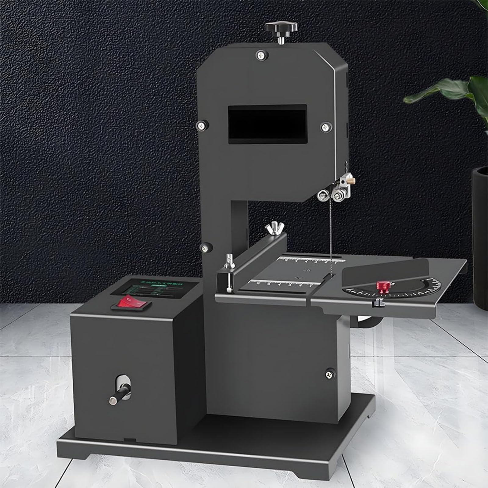 Taśmowa piła stołowa do obróbki drewna o mocy 800W z odchylanym do 45° metalowym stołem roboczym, wysokością cięcia 70 mm i przewężeniem 90 mm, cięciem krzywoliniowym i prostym, piły taśmowe