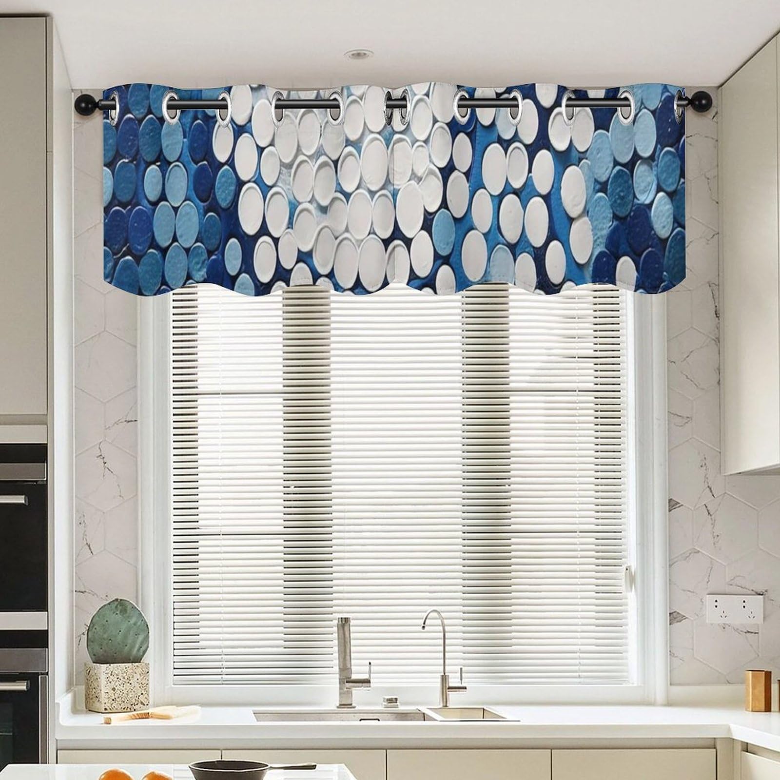 Cenefas geométricas azules para ventanas evitan deslumbramiento en cocina y baño de 52x18