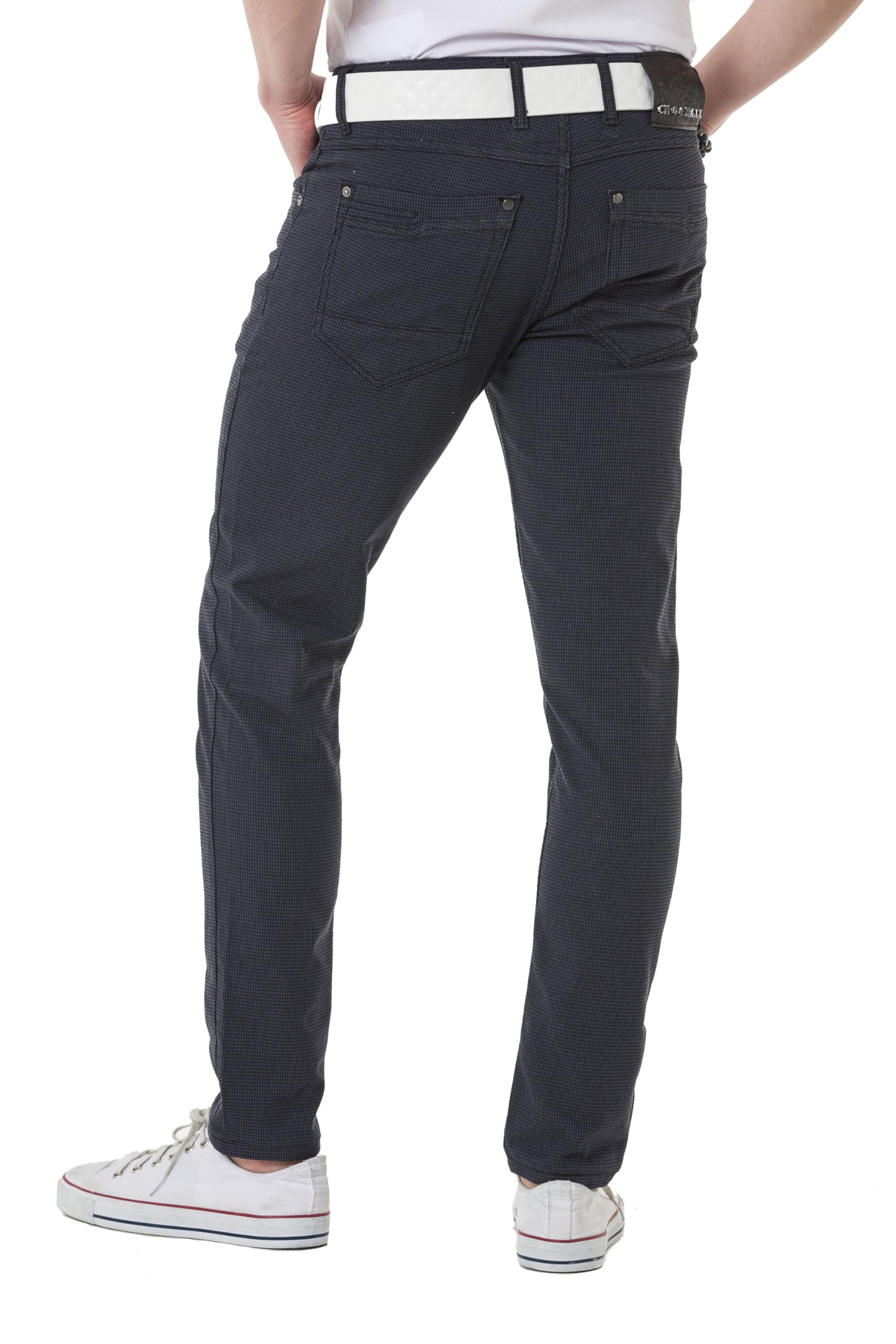 Cipo & Baxx Herren Fashion Hose | Destroyed, Ripped & Used Look Denim mit Ziernähten | Fashion & Biker Style | Denim Hose für Herren mit Slim oder Regular Fit, Bikerstyle, Strass, Destroyed Effekte, Fünf Taschen und Knopf/Reißverschluss
