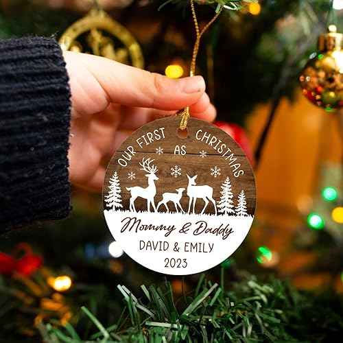 Miniatura 5 de Adorno de ciervo con texto en inglés Our First Christmas As Mommy & Daddy 2023, adorno personalizado para árbol de Navidad de primera Navidad como