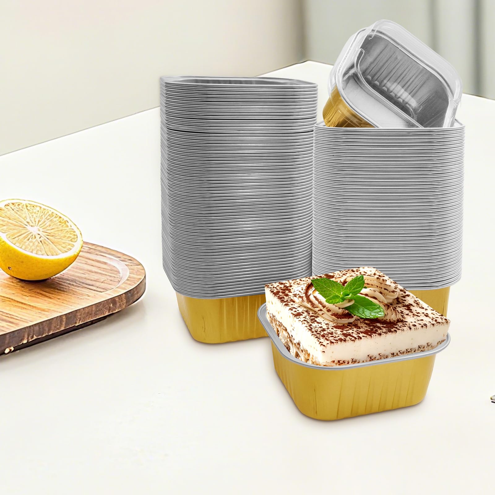 Paquete de 100 mini moldes para tartas con tapas, vasos desechables de papel de aluminio de 5 onzas, moldes cuadrados para cupcakes y postres de brownie, moldes para magdalenas, ramequines