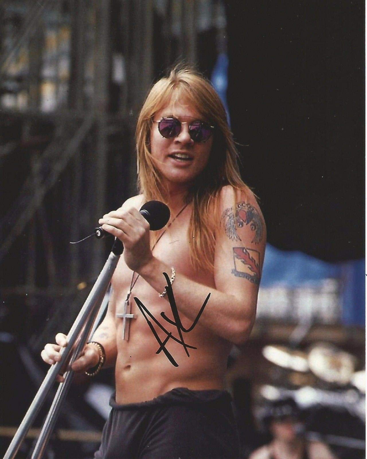 Photo Axl Rose - Guns N' Roses Autograph Signed 8 x 10 : Amazon.co