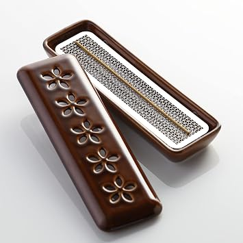 An incense holder with a stylish design that can be used horizontally. This is a soothing incense burner for Buddhist altar supplies. This is a ceramic product with safety in mind. Rust color